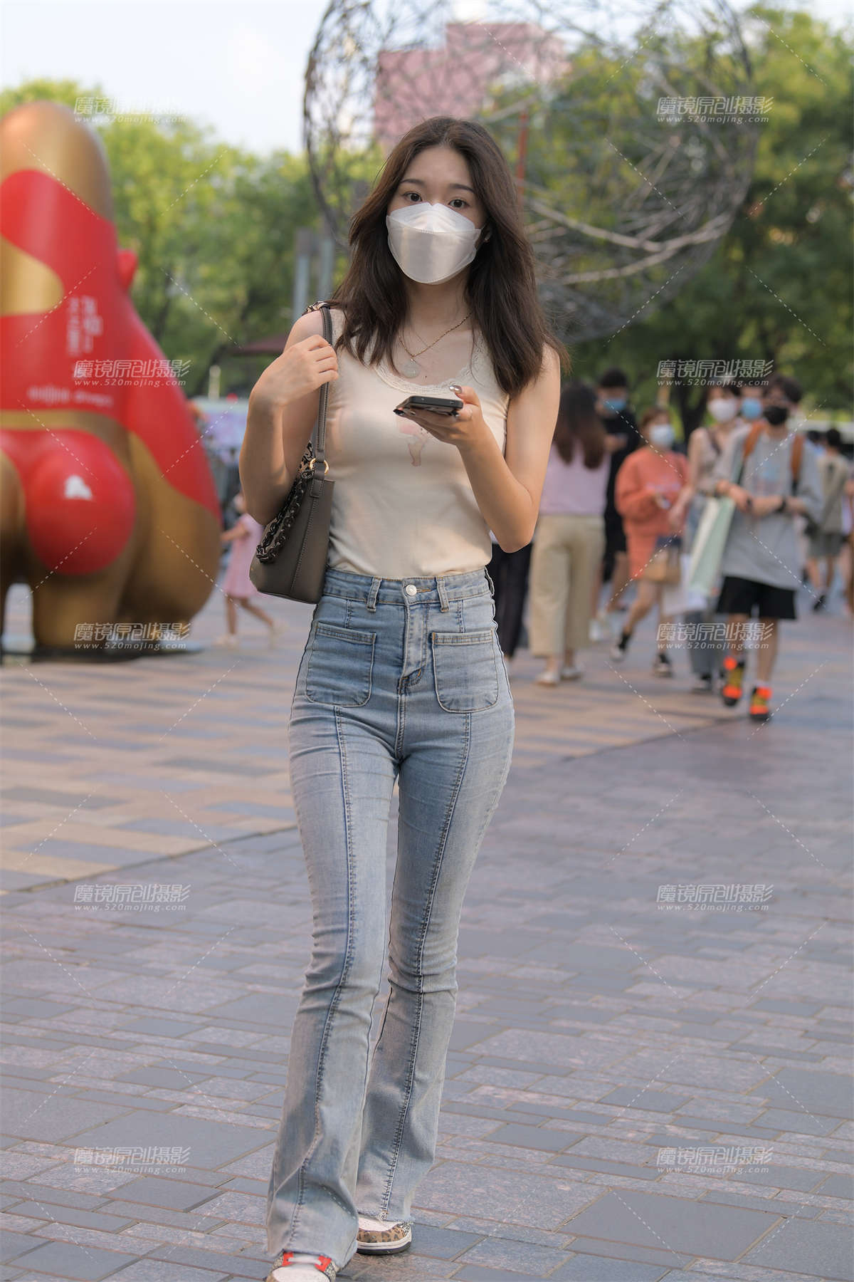 牛仔裤美女-日更街拍
