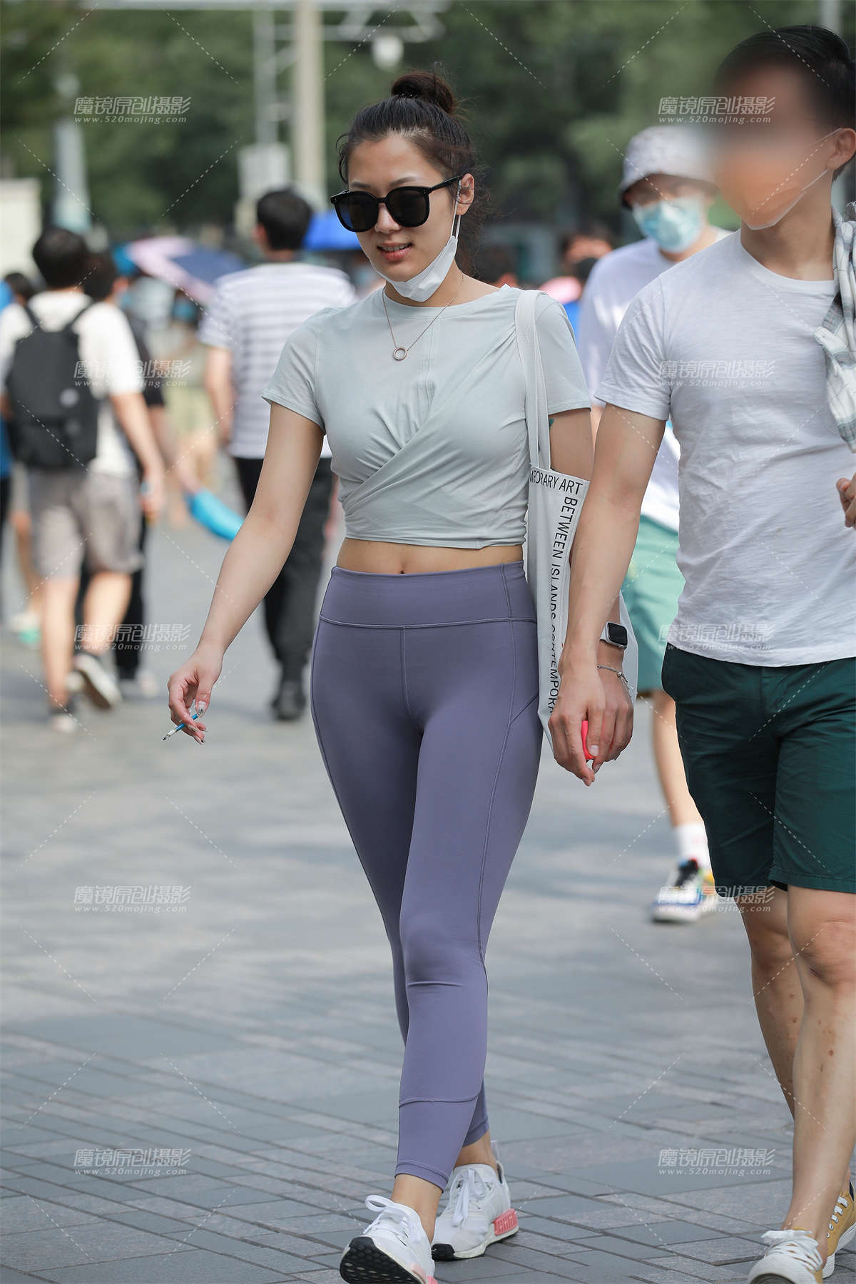 【玻璃赛帖】紫色瑜伽裤女友-日更街拍