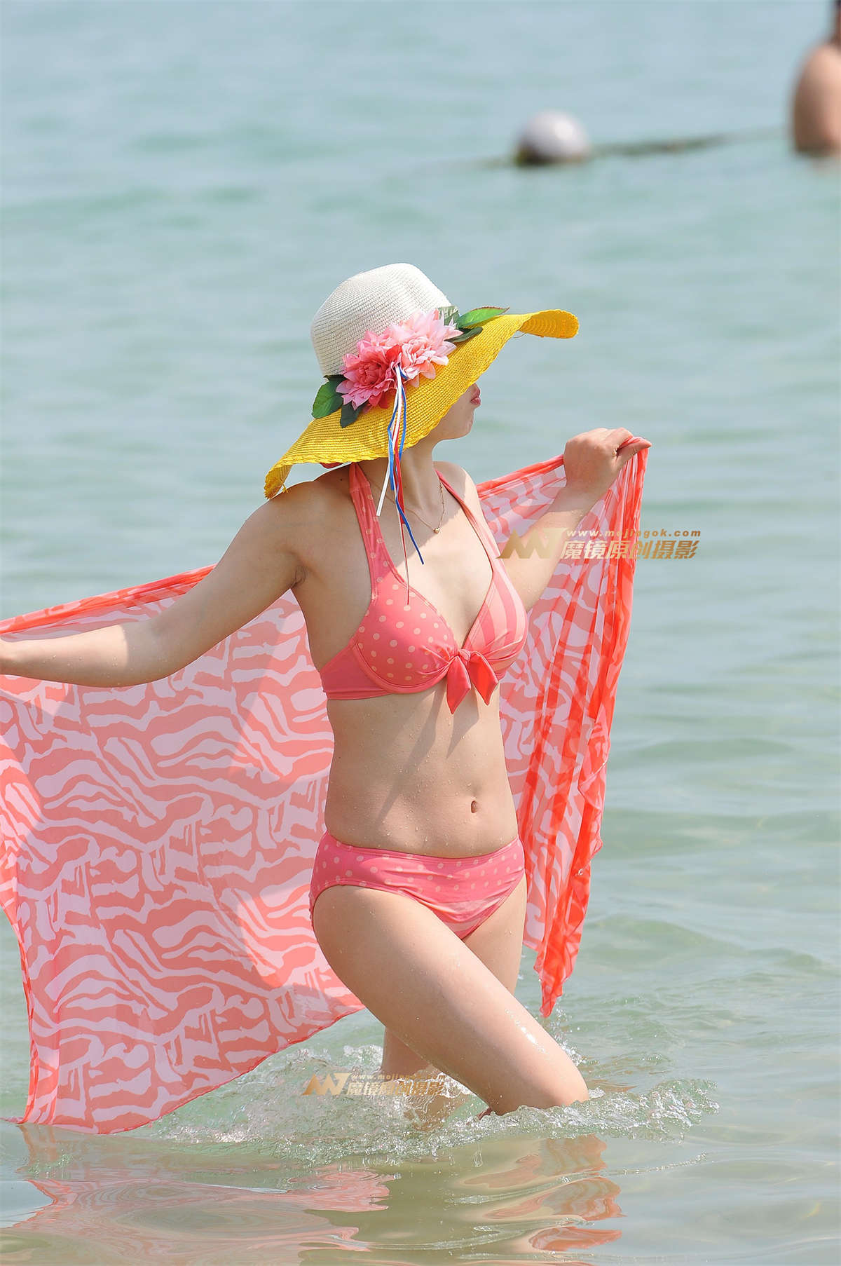 搔首弄姿 比基尼少妇-日更街拍