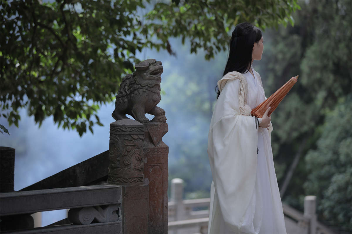 YITUYU艺图语 2023.04.15 庇佑 素昧在路上-日更街拍