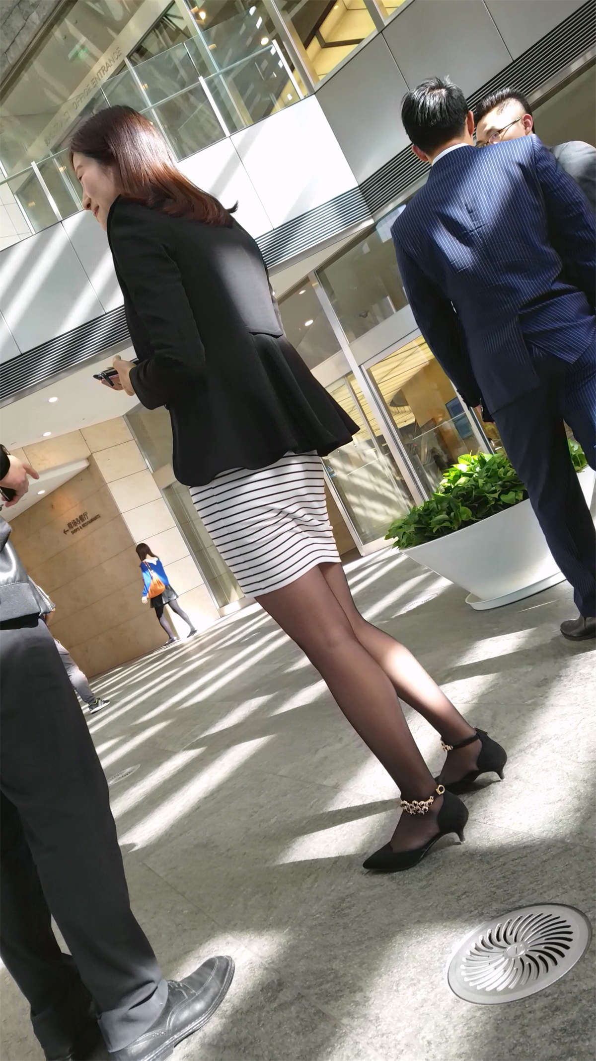 图片[2]-我最喜欢的气质黑丝高跟女神-日更街拍