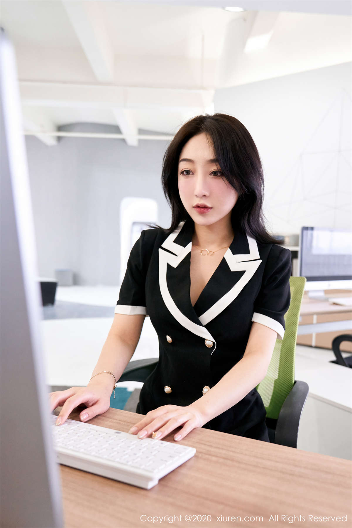 Xiuren秀人网 2020.05.05 NO.2216 九月生__-日更街拍