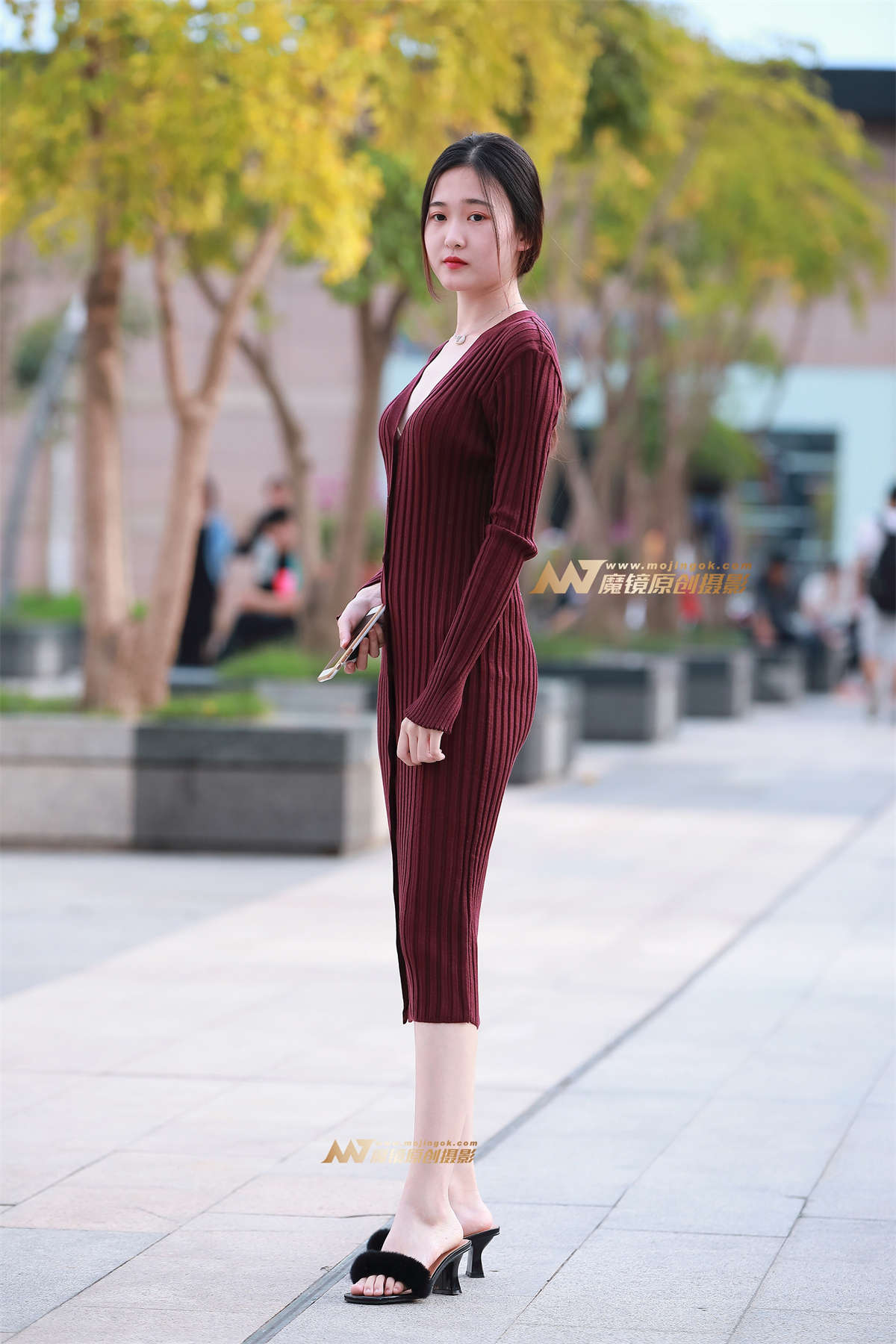 紧身裙，凉拖-日更街拍