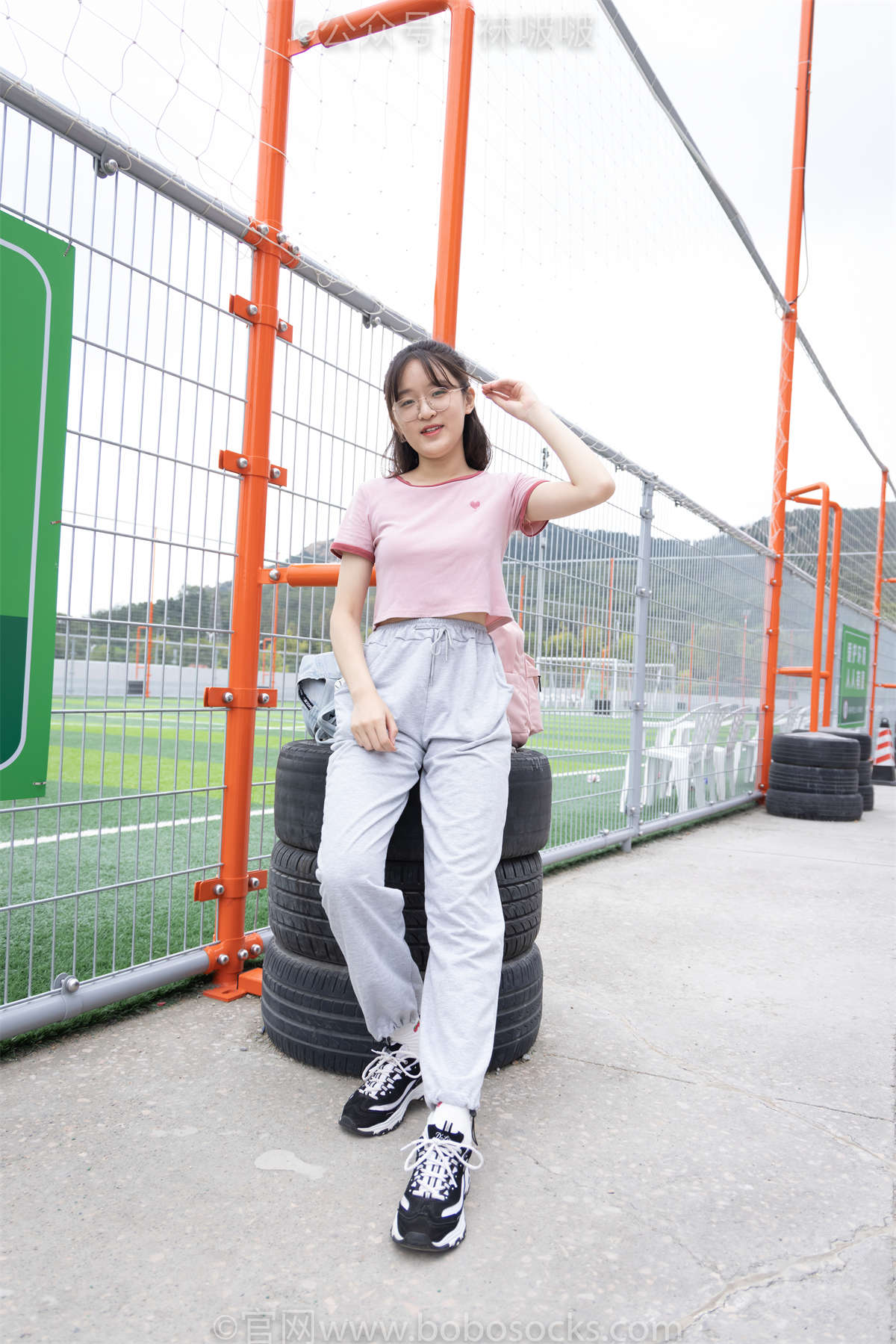 图片[2]-袜啵啵 No.016 熊熊-斯凯奇运动鞋、棉袜（踩脏）、裸足（超好看呀）常规加长版-日更街拍