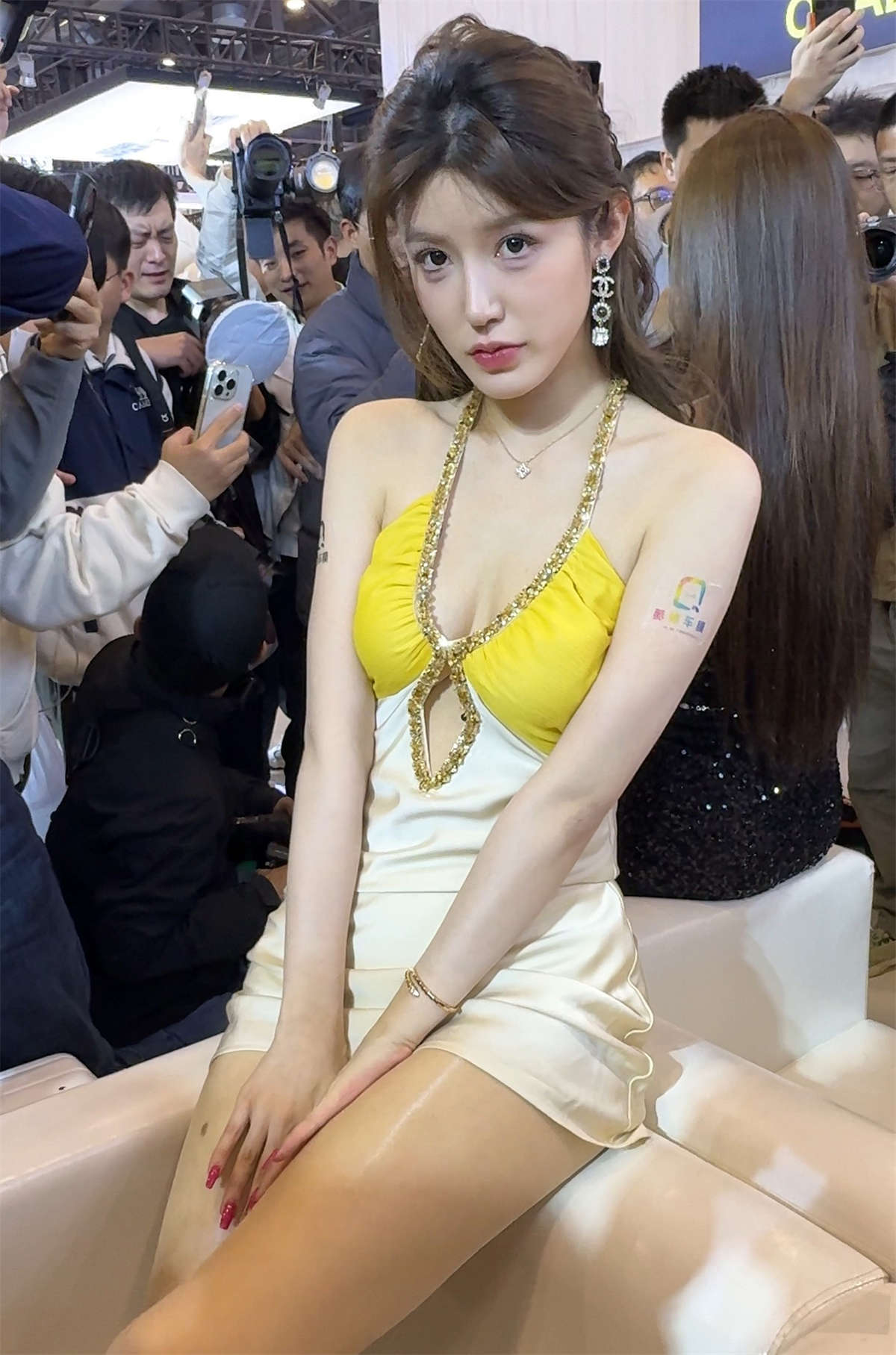 图片[2]-GT乌苏短裙丝袜（视频版）-日更街拍