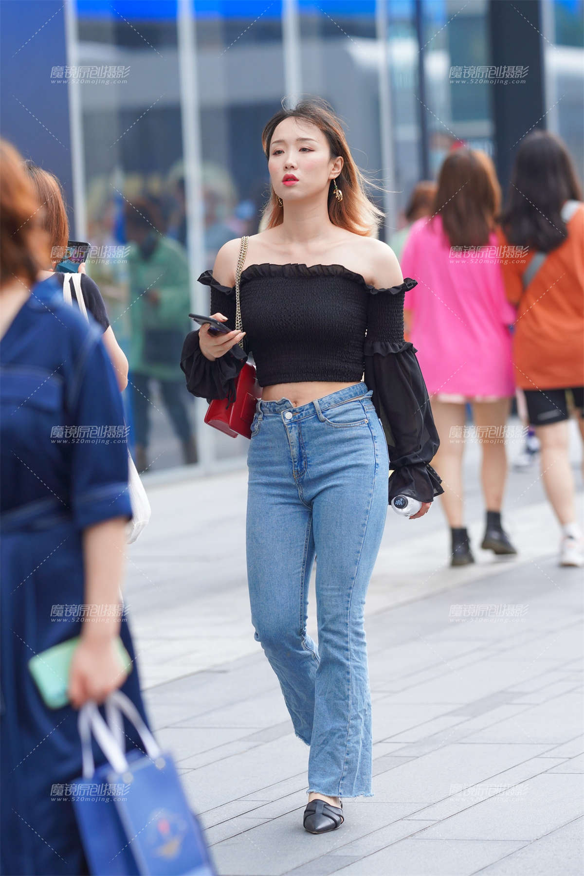 饱满紧牛小妹-日更街拍