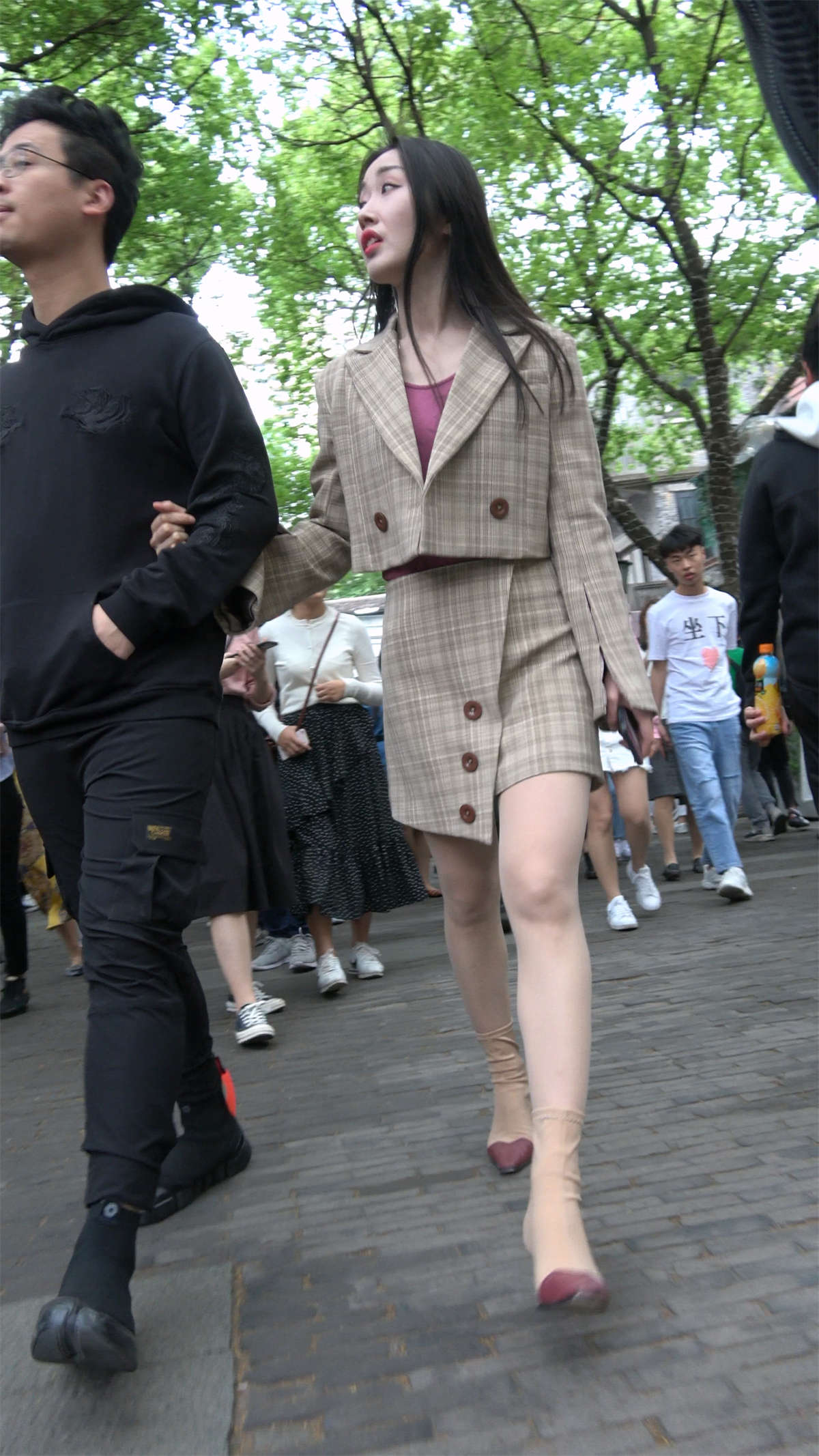 图片[2]-气质的短裙丝袜美女-日更街拍