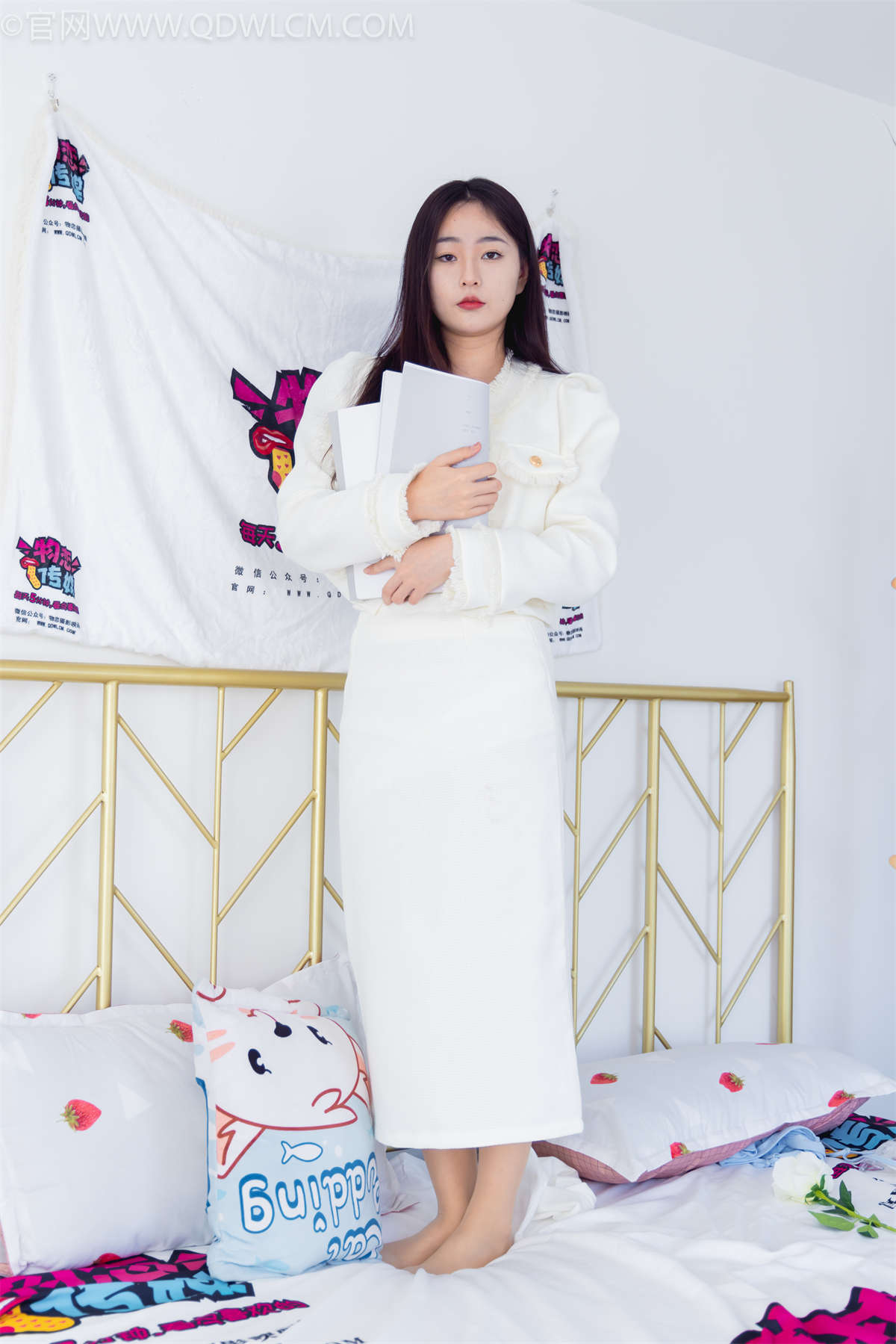 物恋传媒 NO.2335 美兔-布鞋、长靴、白棉袜、薄肉丝（脚尖加固款）-日更街拍