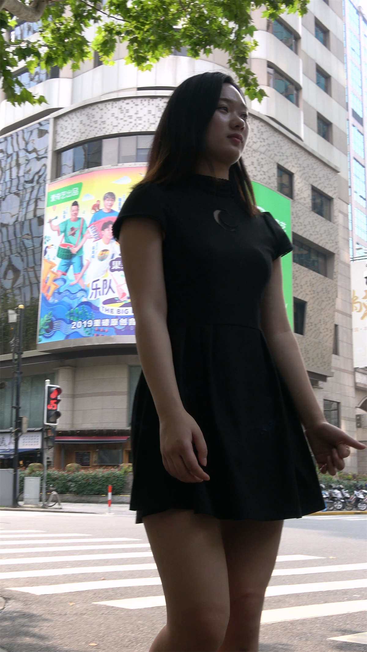 图片[2]-黑色连衣裙凉高跟美腿姐姐-日更街拍