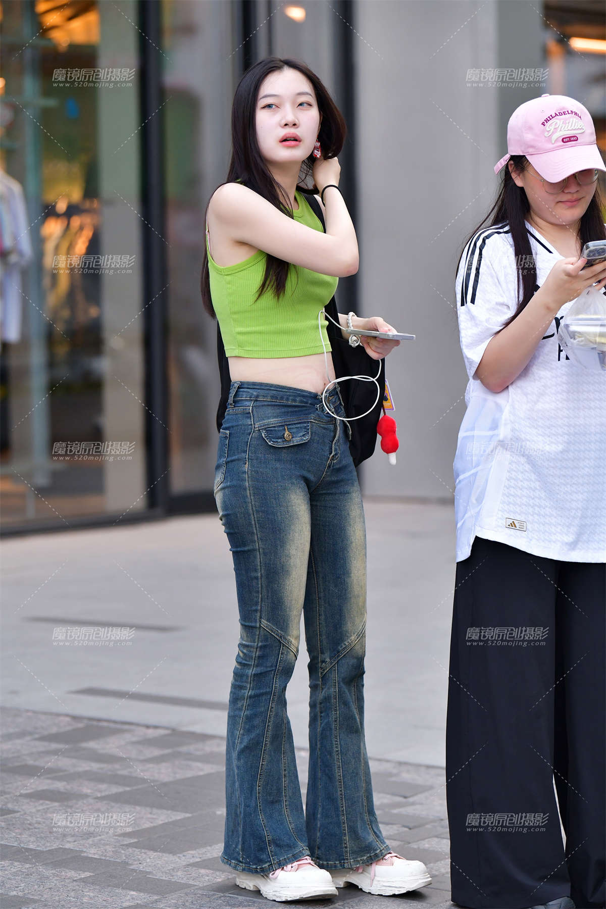 ★美瞳牛仔裤美女-日更街拍