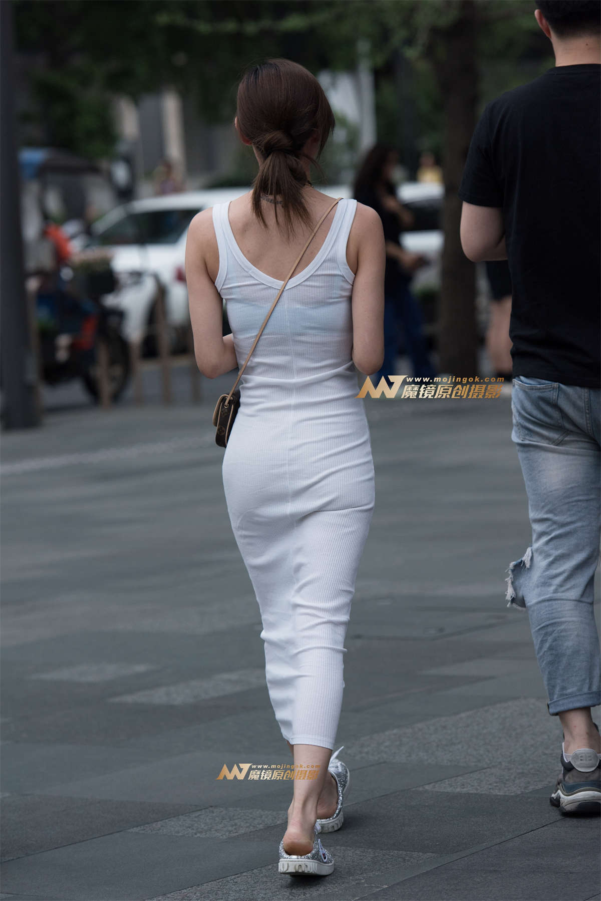 图片[2]-白色包臀裙美女-日更街拍