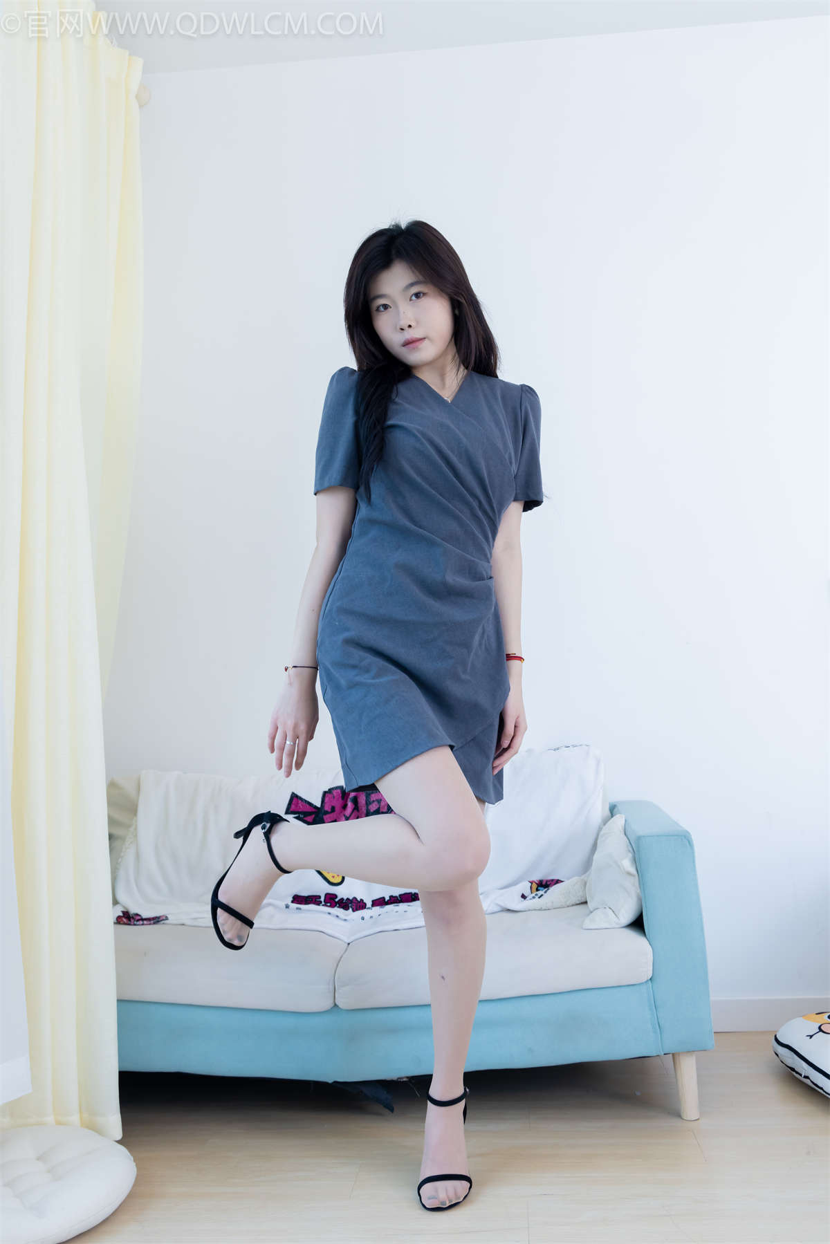 物恋传媒 NO.2336 樱桃-三双高跟鞋、薄肉丝（脚尖透明款）、裸足、视频以超近景特写为主-日更街拍