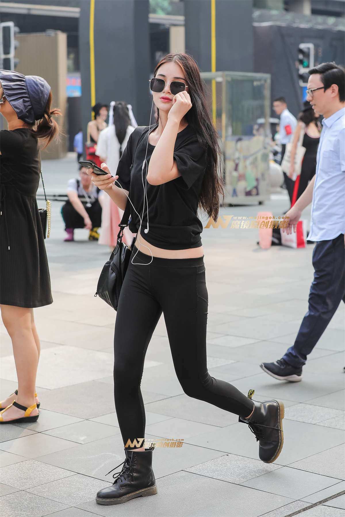 【凯恩赛帖】美腿女孩 穿上紧身裤 魅力无限-日更街拍