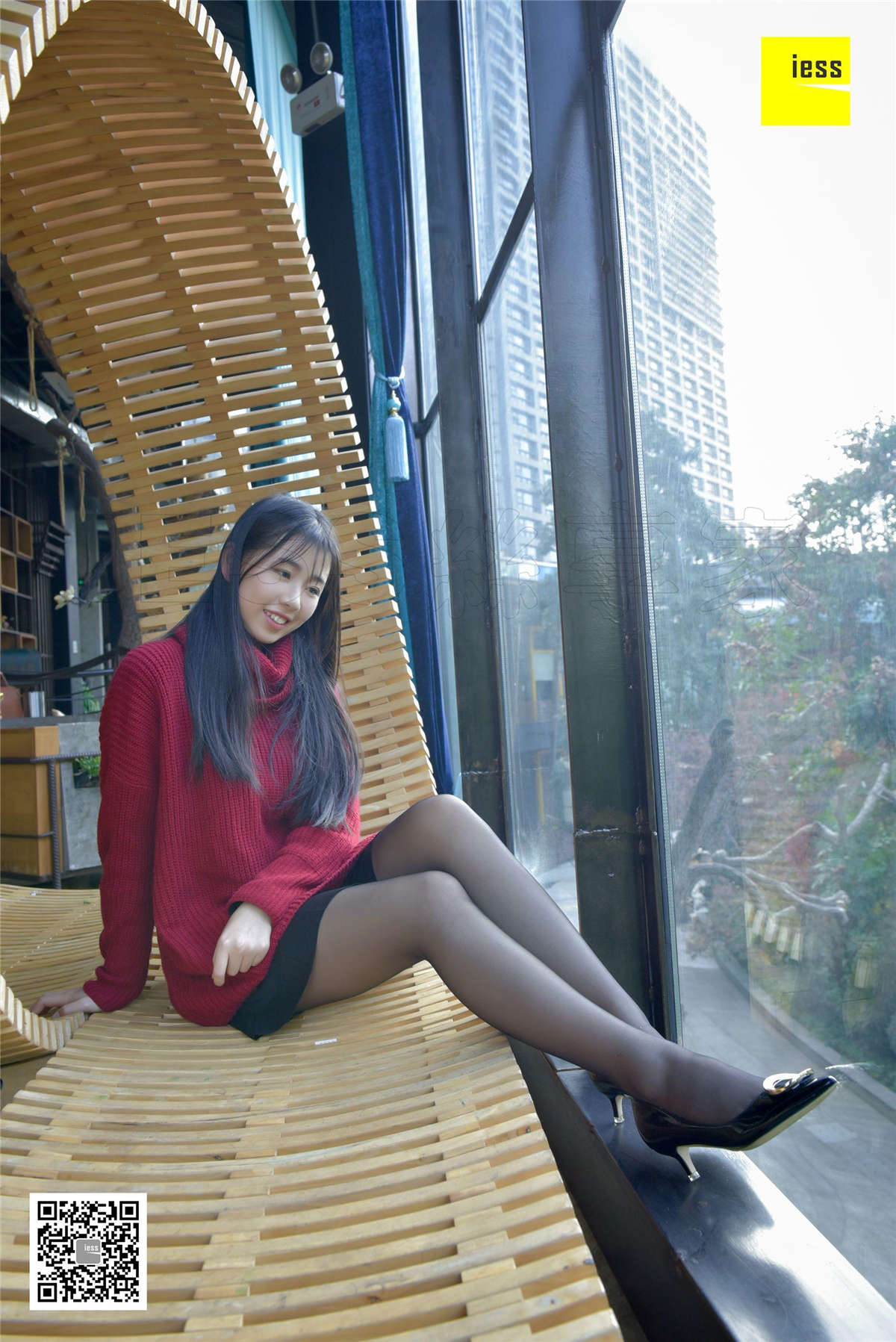 IESS异思趣向 丝享家183期：丰满肉肉黑丝佳桢-日更街拍