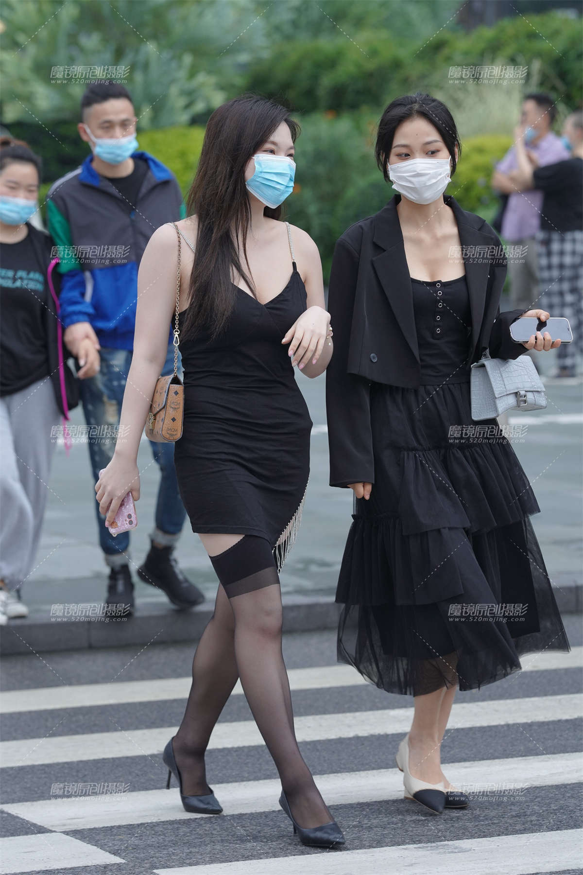 吊带袜美眉-日更街拍