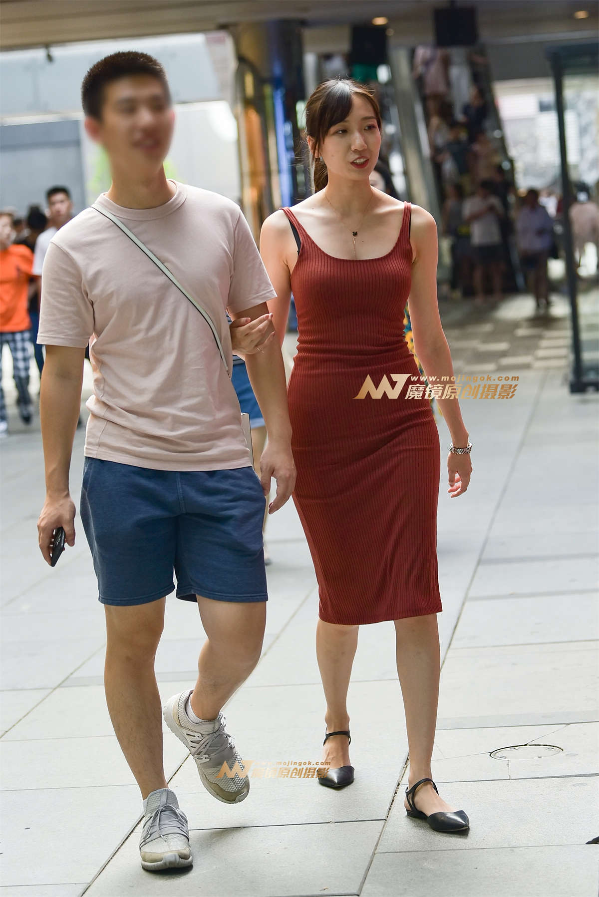 【赛德克赛帖】贴身吊带针织包臀裙少妇-日更街拍