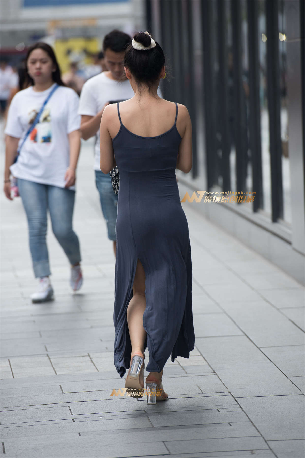 图片[2]-包逛街臀裙美女-日更街拍