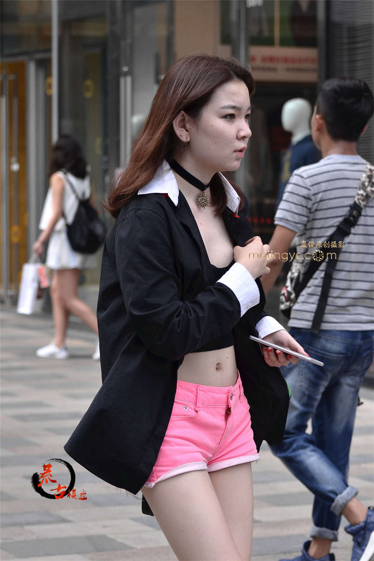 11-6 粉色热裤-日更街拍