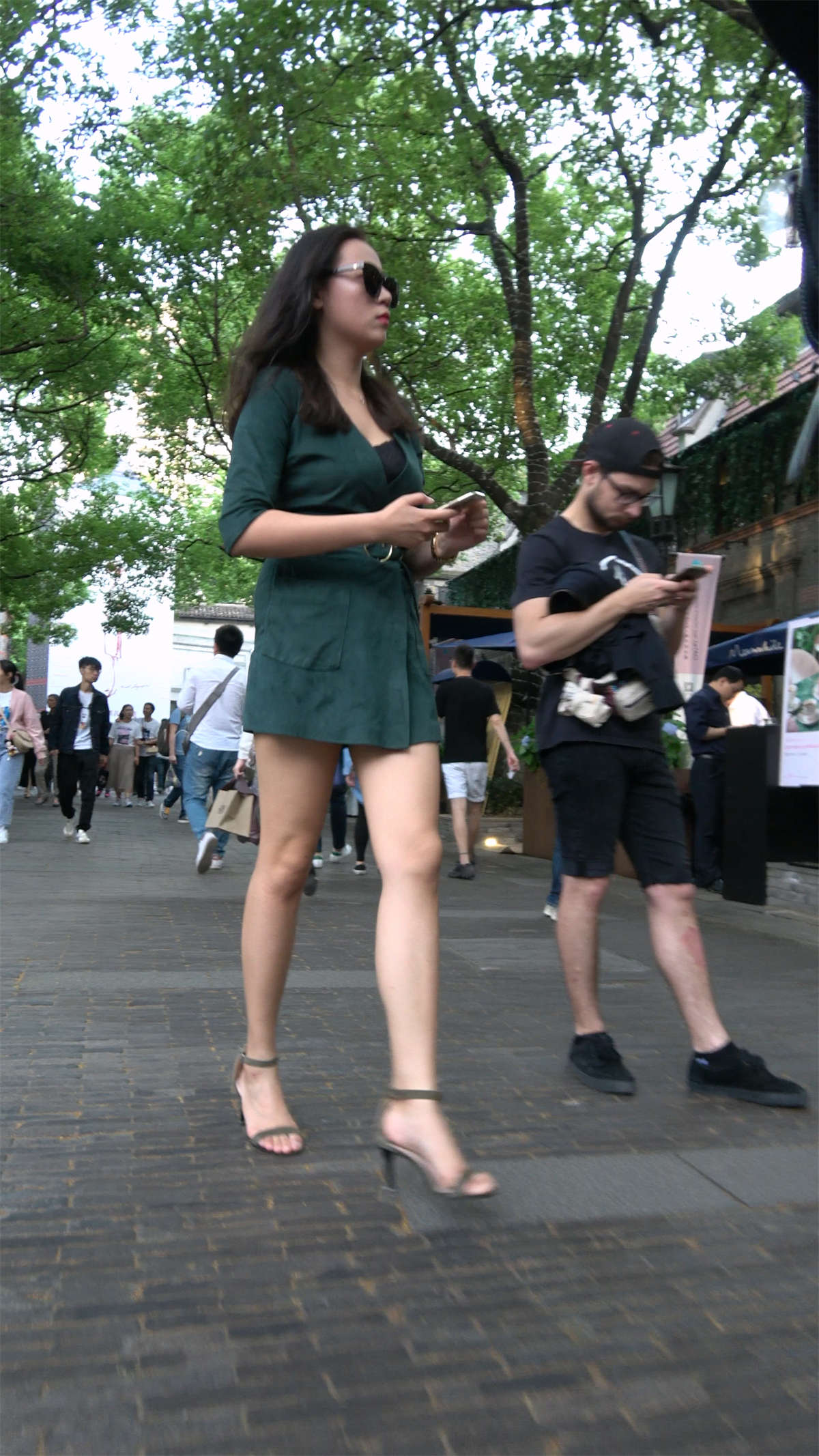 极品性感大长腿高跟美女-日更街拍