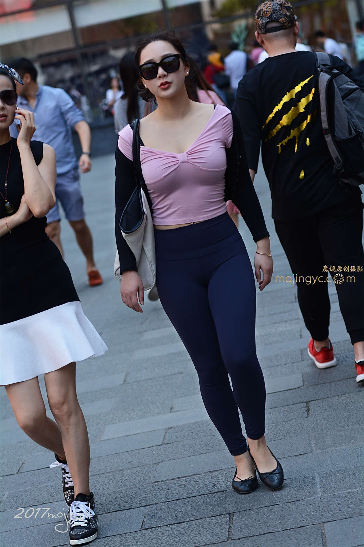 咔喳赛57 伟大胸怀 紧身裤 （15p）-日更街拍