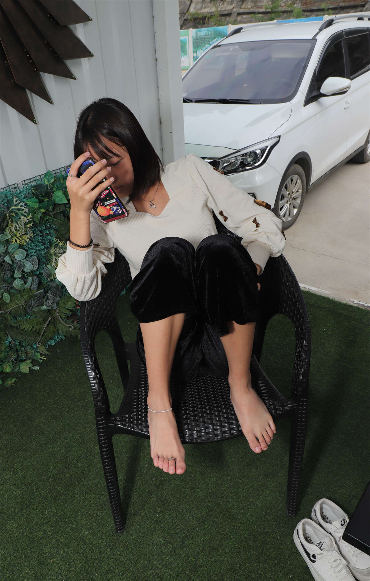 aapary摄影 No.044 丽丽展示36码小嫩脚-日更街拍