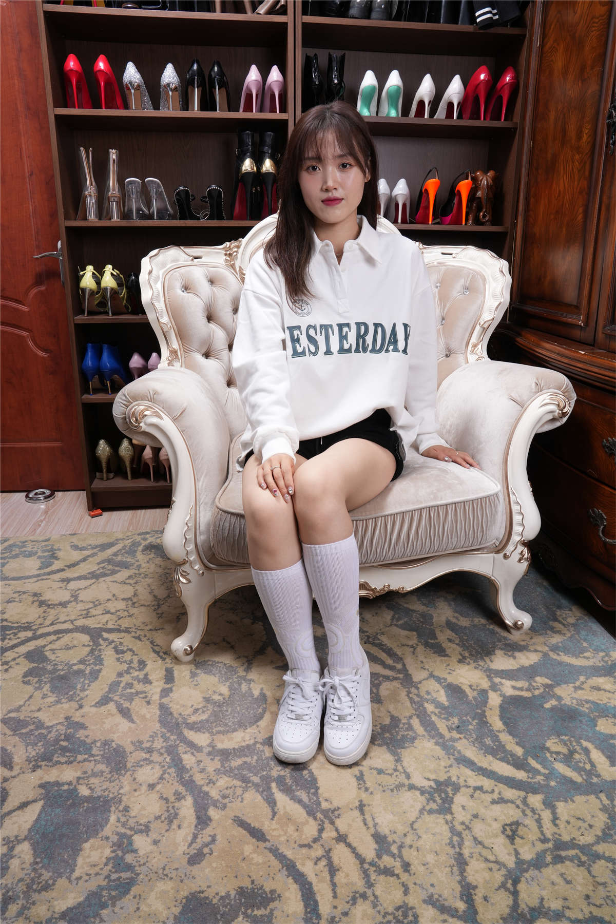 图片[2]-Sexy Asian Girls Feet No.001 Feixue展示她的性感的肥脚丫（原味长筒白棉袜+裸足）-日更街拍