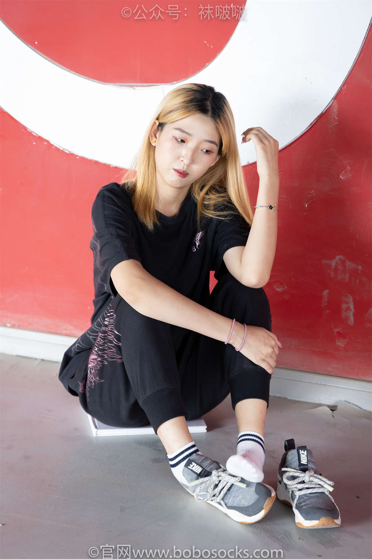 袜啵啵 No.018 木木-运动鞋、白棉袜、裸足常规版-日更街拍