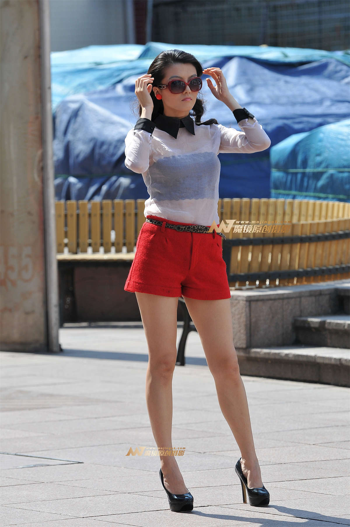 透明纱衣 红色短裤 长腿少妇-日更街拍