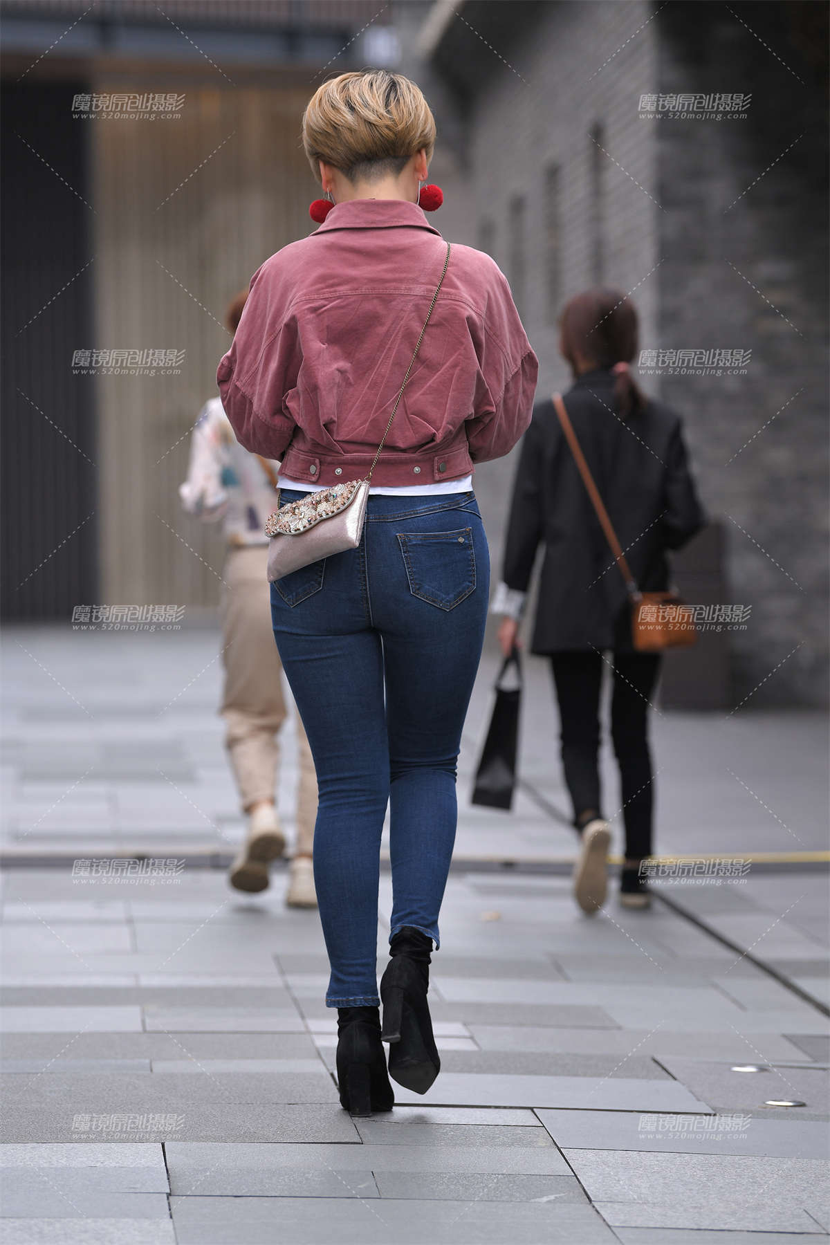 图片[2]-【视觉冲击赛贴】铅笔紧牛，高跟，短发小姐姐-日更街拍