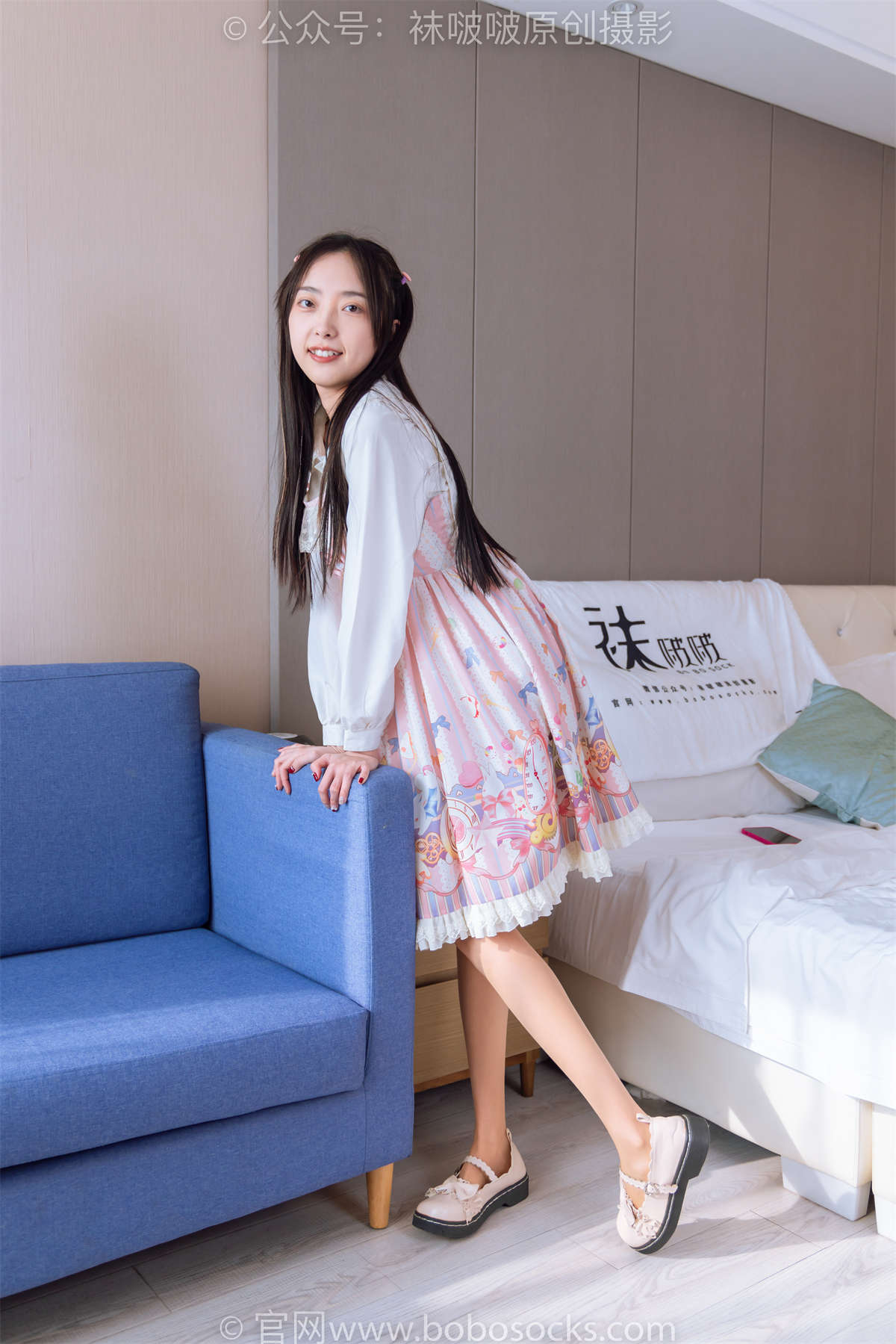 图片[2]-袜啵啵 No.187 稚予-Lolita裙、白皮鞋、肉丝（脚尖透明款）、仅花絮版视频含有水打湿丝袜剧情 花絮版-日更街拍