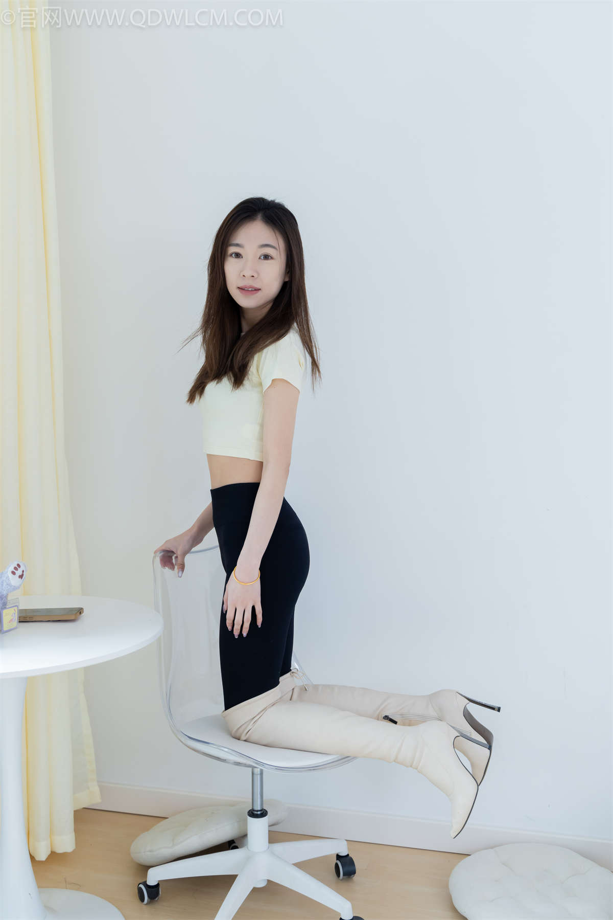 图片[2]-物恋传媒 NO.2339 婷婷-长靴、白棉袜、裸足-日更街拍