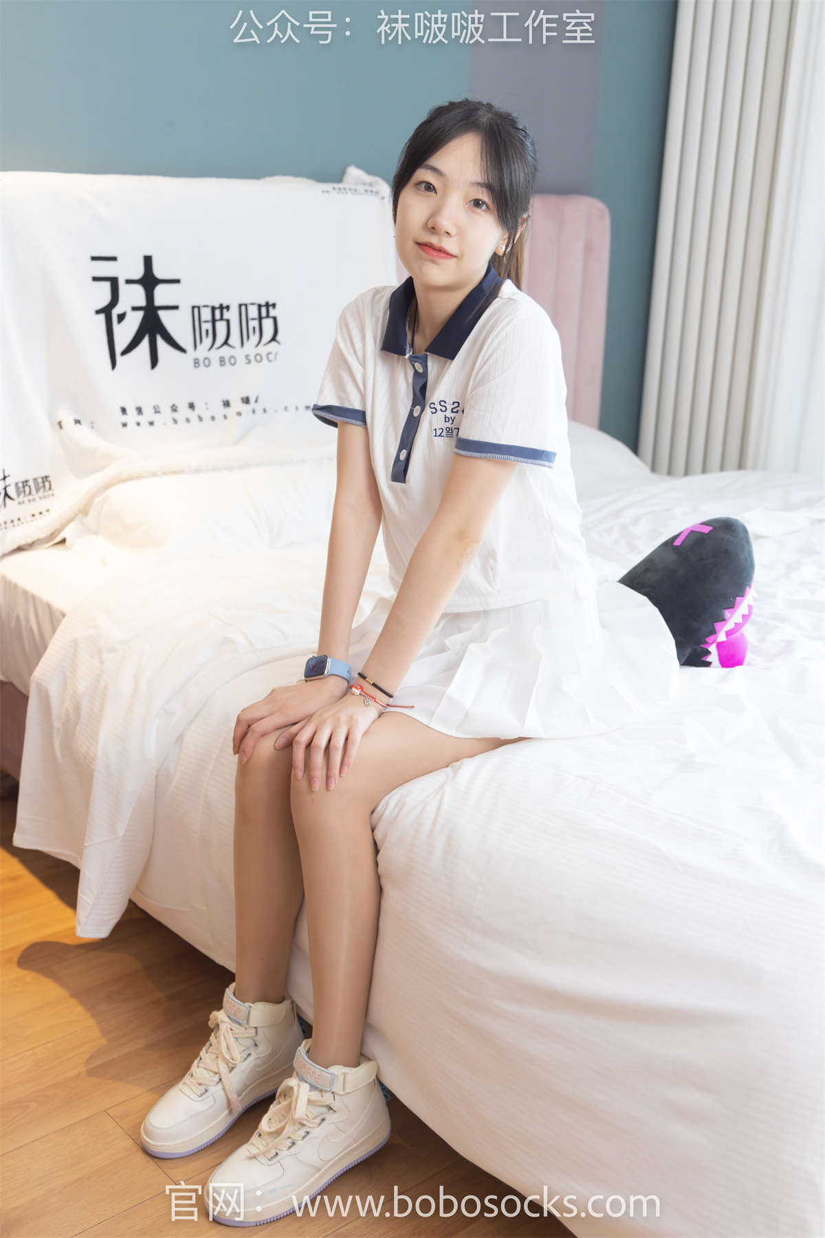 袜啵啵 No.096 小甜豆-板鞋、白棉袜、油亮肉丝 花絮版-日更街拍