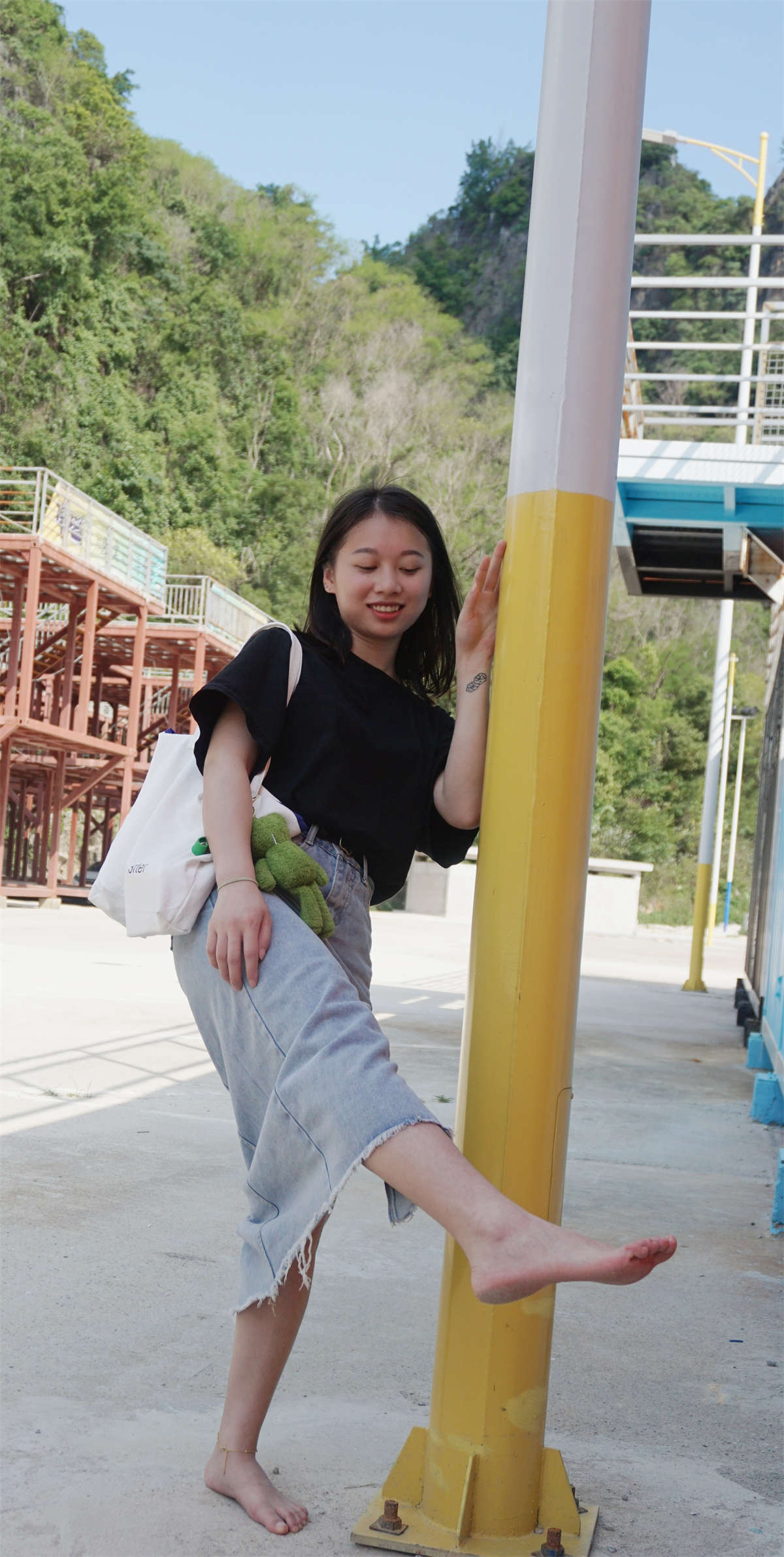 图片[2]-aapary摄影 No.066 莹莹赤脚游玩创意产业园-日更街拍