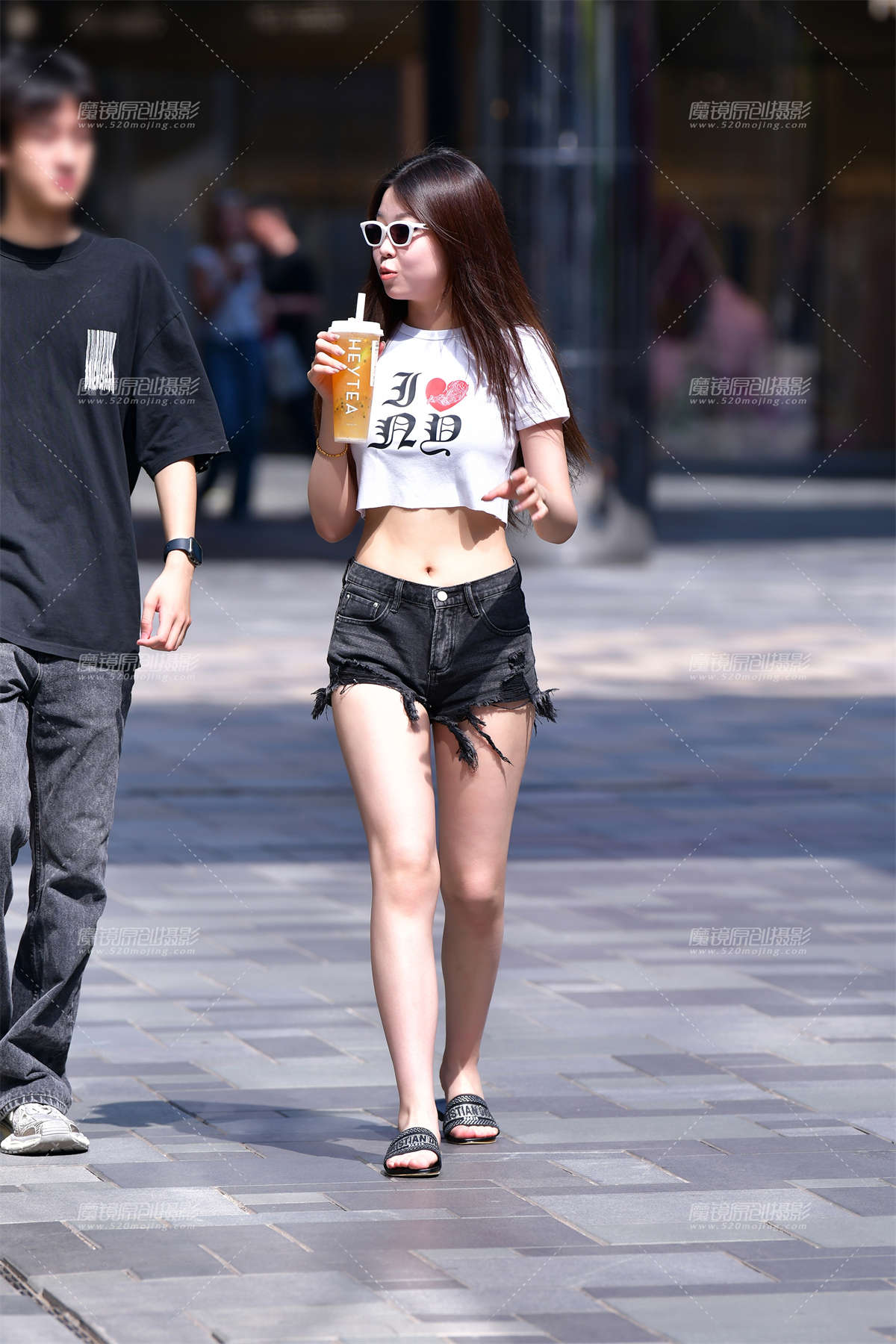 图片[2]-★牛仔热裤小美女-日更街拍