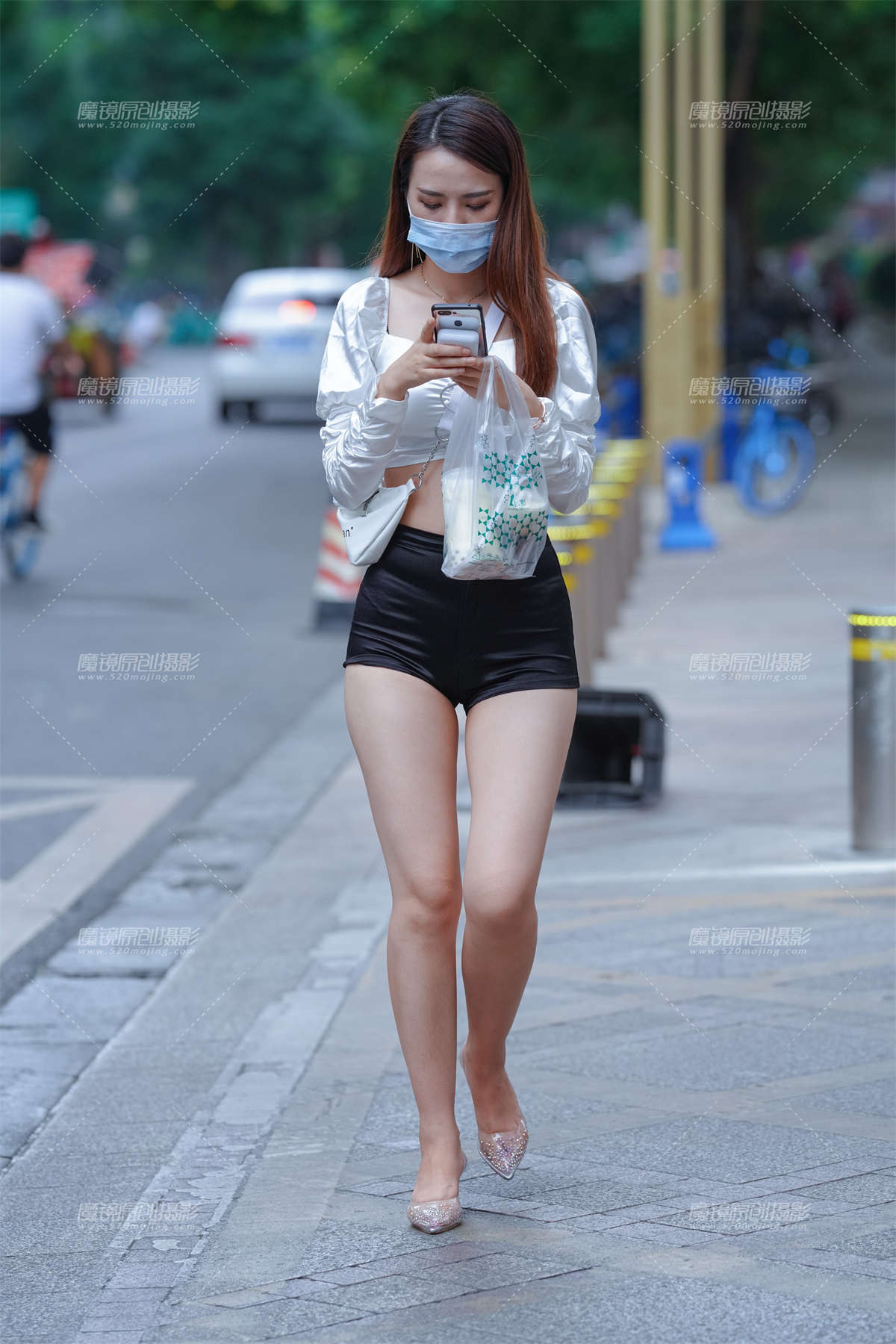 丰硕热裤美眉-日更街拍