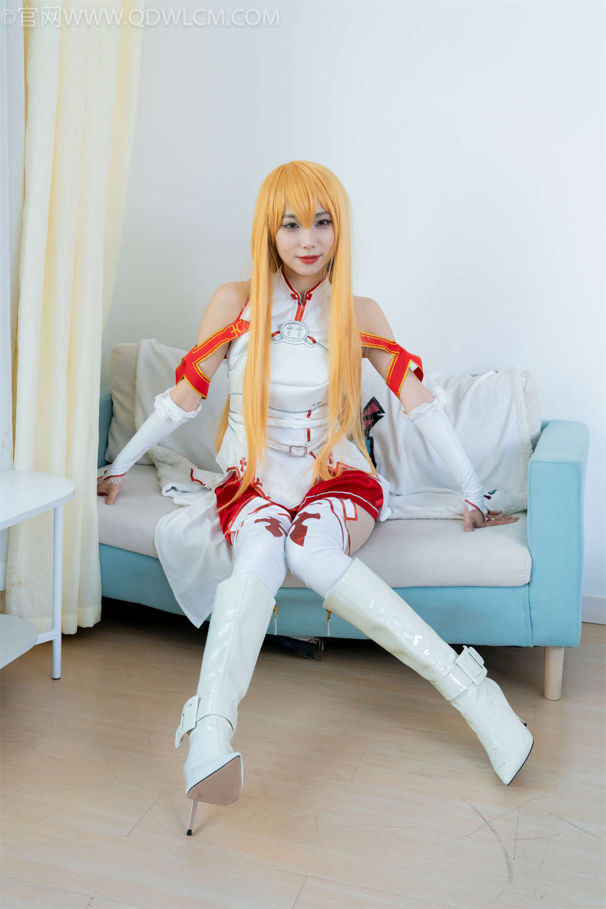 物恋传媒 NO.2340 泡泡-cos亚丝娜、长靴、袜套、薄肉丝（脚尖加固款）、肚子疼揉肚子剧情-日更街拍