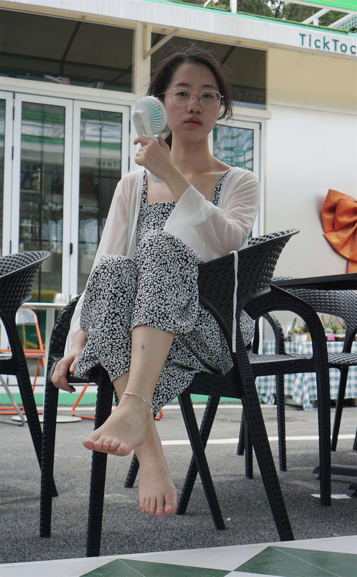 aapary摄影 No.046 婷婷的超白嫩美脚-日更街拍