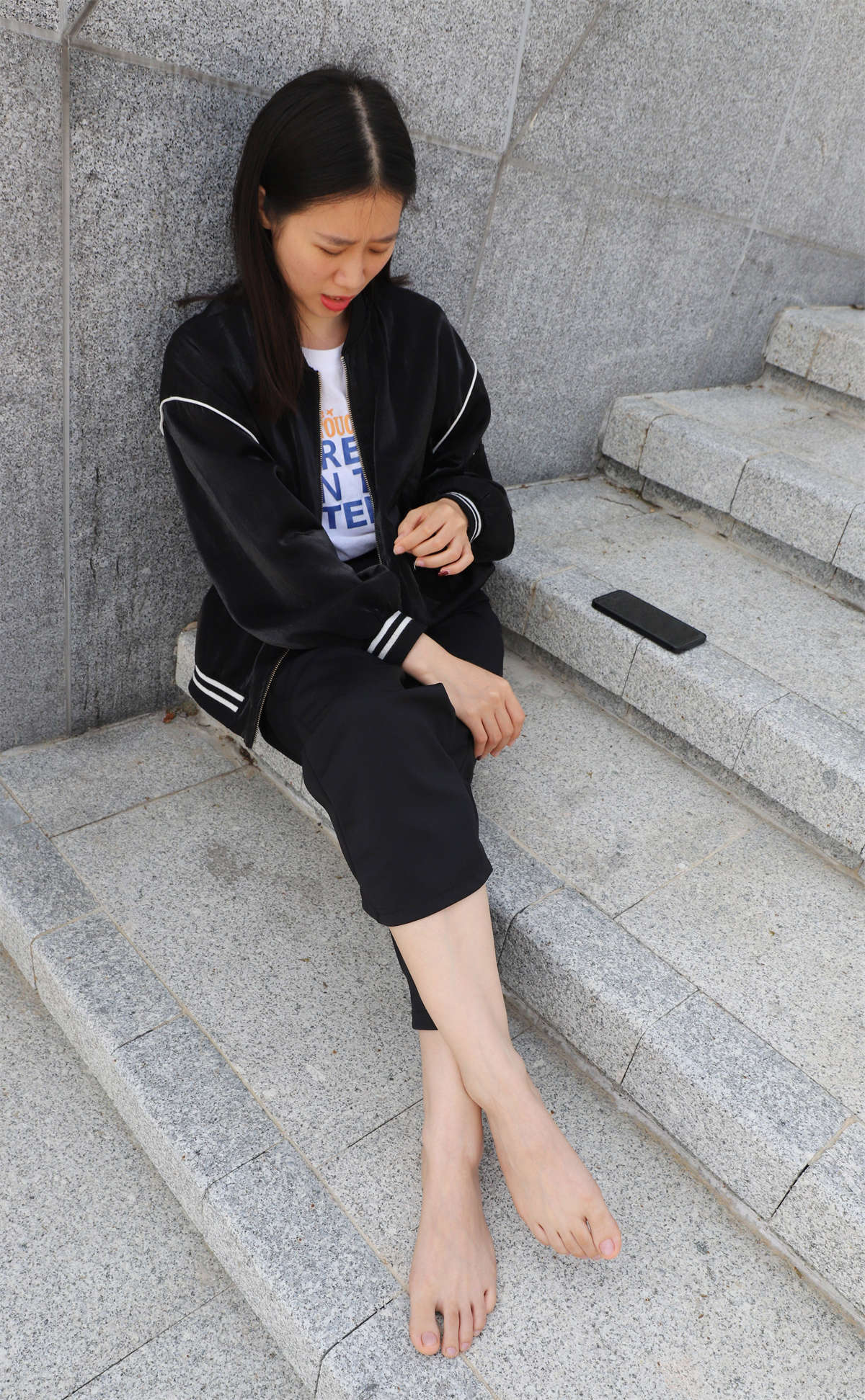 图片[2]-aapary摄影 No.067 春暖花开，与小芳到户外拍摄美脚-日更街拍