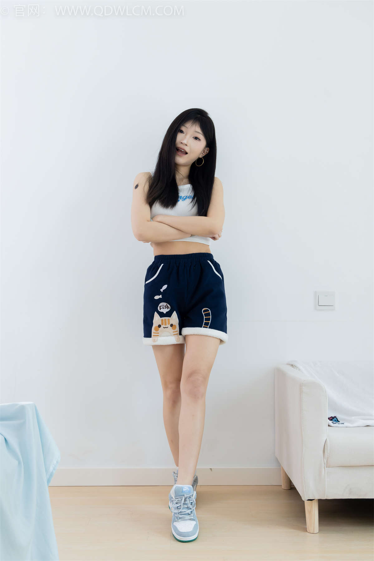 图片[2]-物恋传媒 NO.2341 嘟嘟-板鞋、白棉袜、裸足、裸足涂精油刀叉摆盘剧情-日更街拍