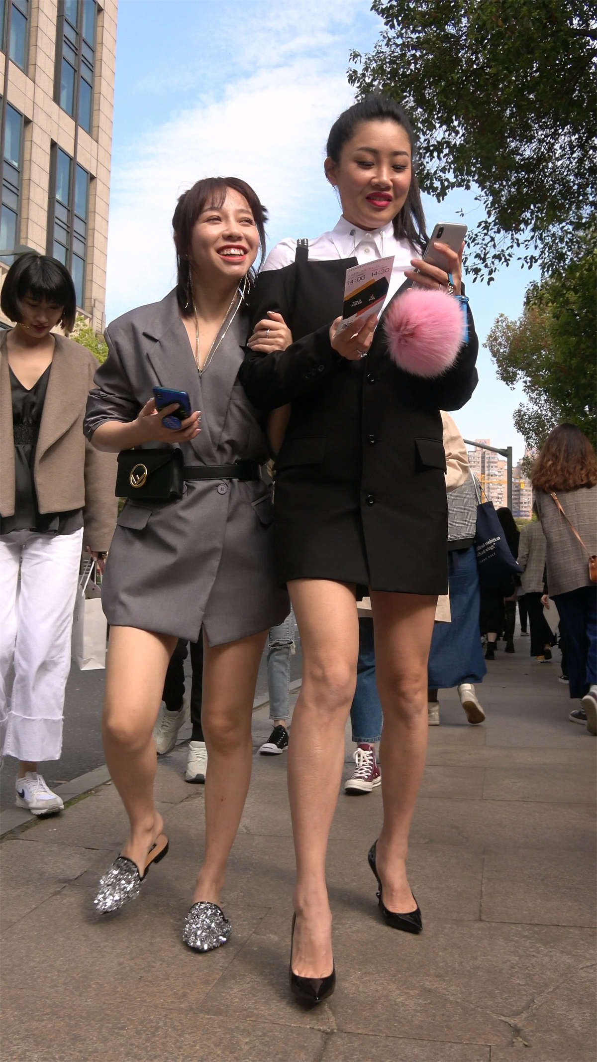 性感美腿美女姐妹-日更街拍