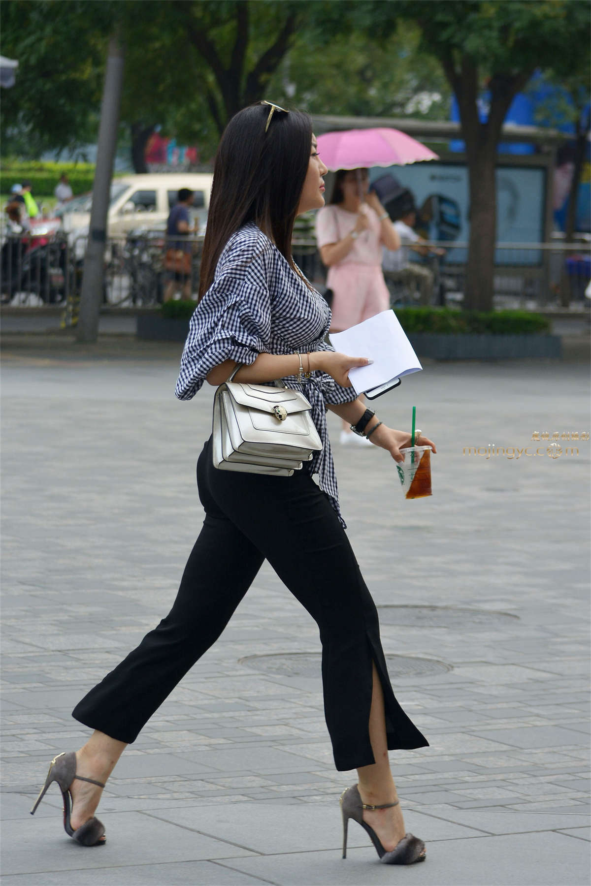 7-28 细高跟的魅惑，前凸后翘-日更街拍