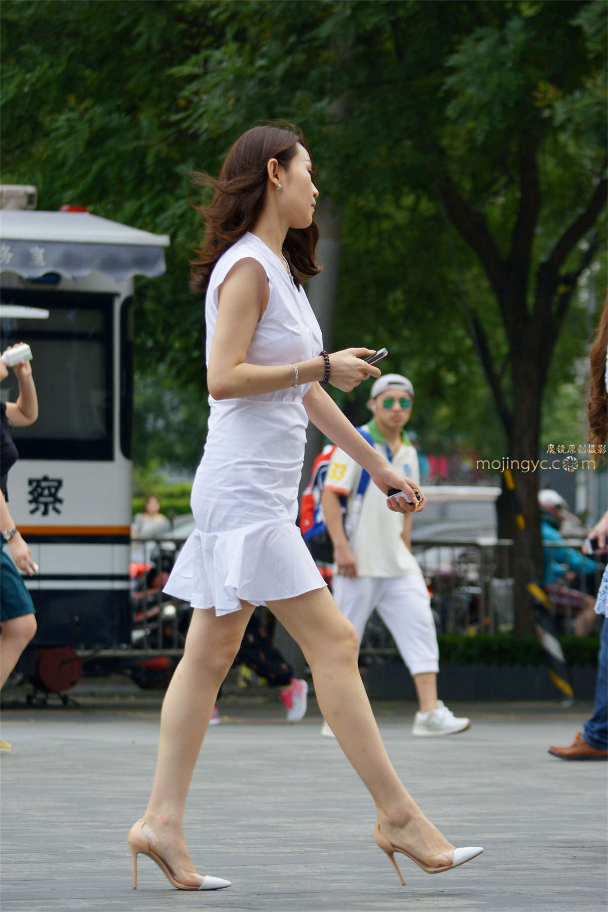 图片[2]-7-28 细跟尖头鞋，部分透明显得脚部更加性感-日更街拍
