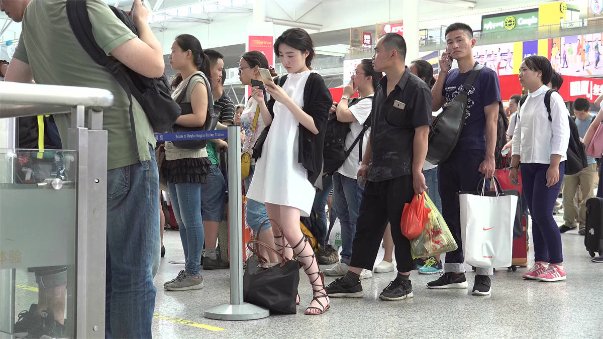 少女无跟站足，视其他长趾嫩足皆为浮云-日更街拍