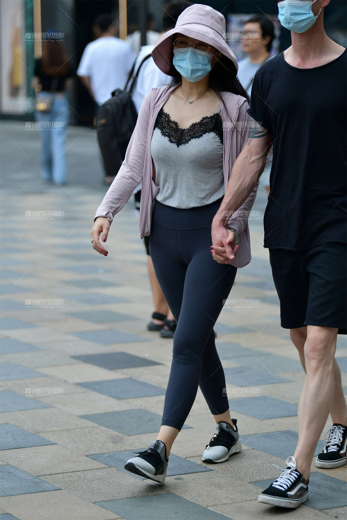 ★斯文紧身裤美女-日更街拍