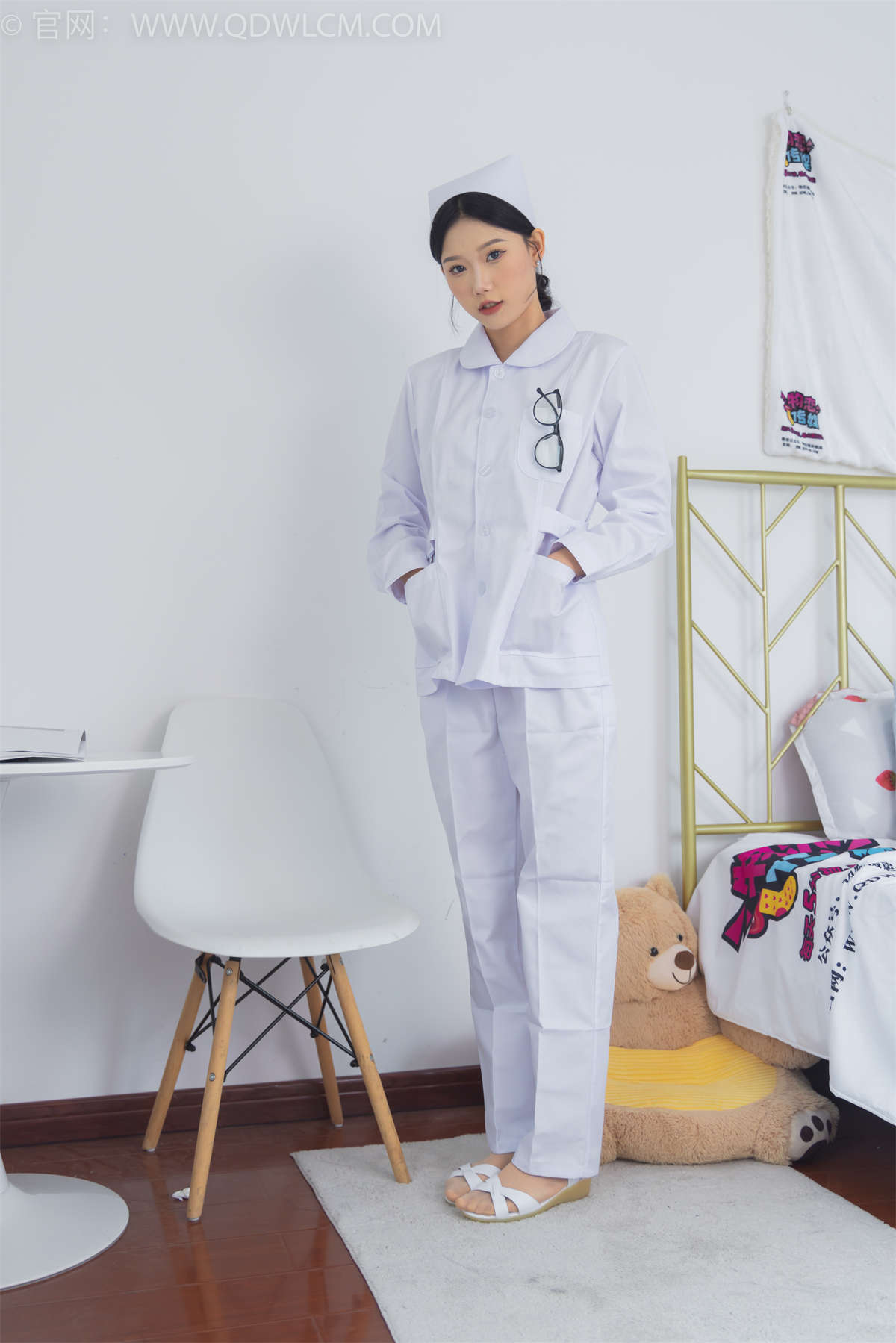 物恋传媒 NO.1548 小猪-白衣天使-日更街拍