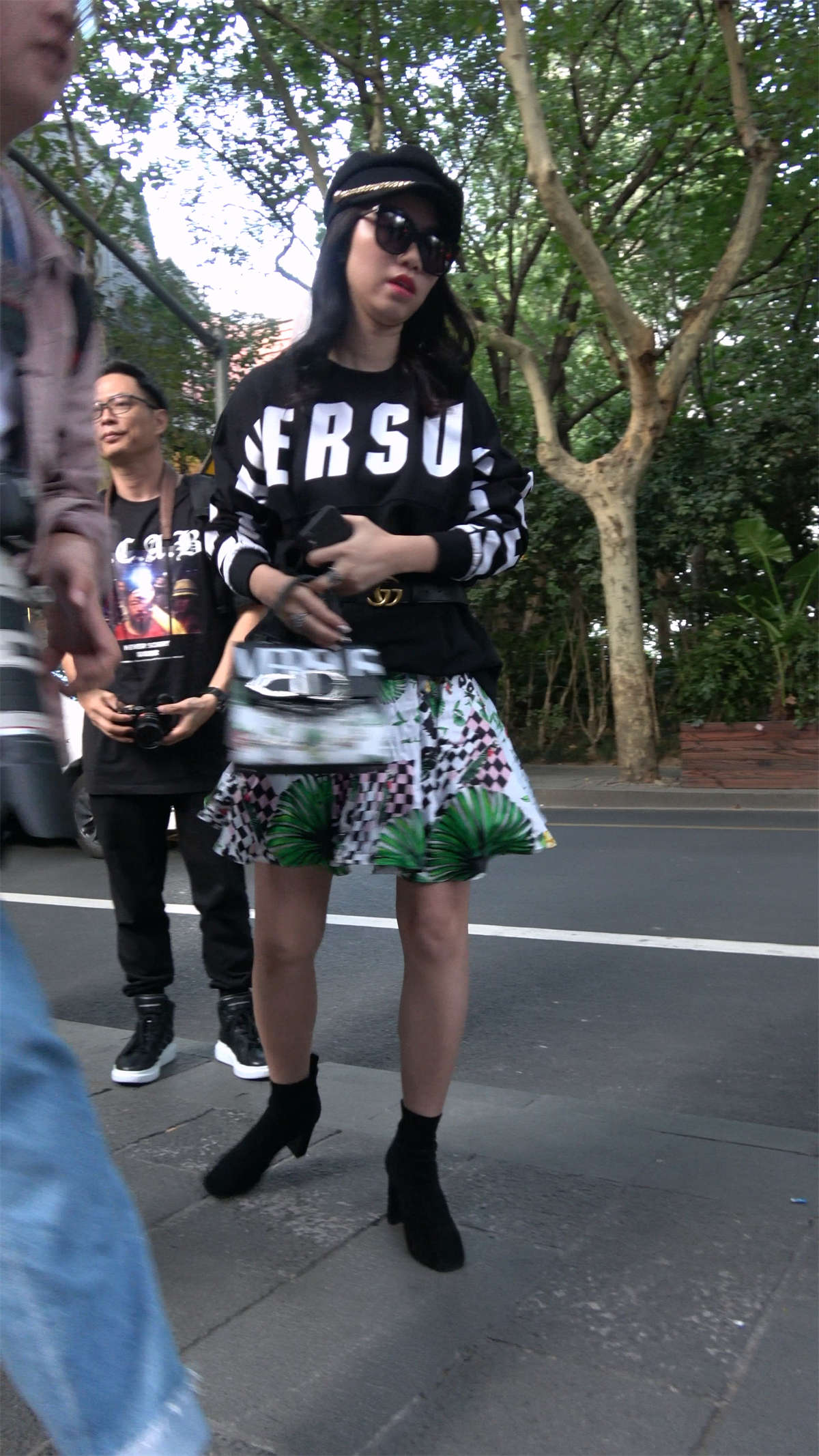 酷酷的墨镜美女-日更街拍