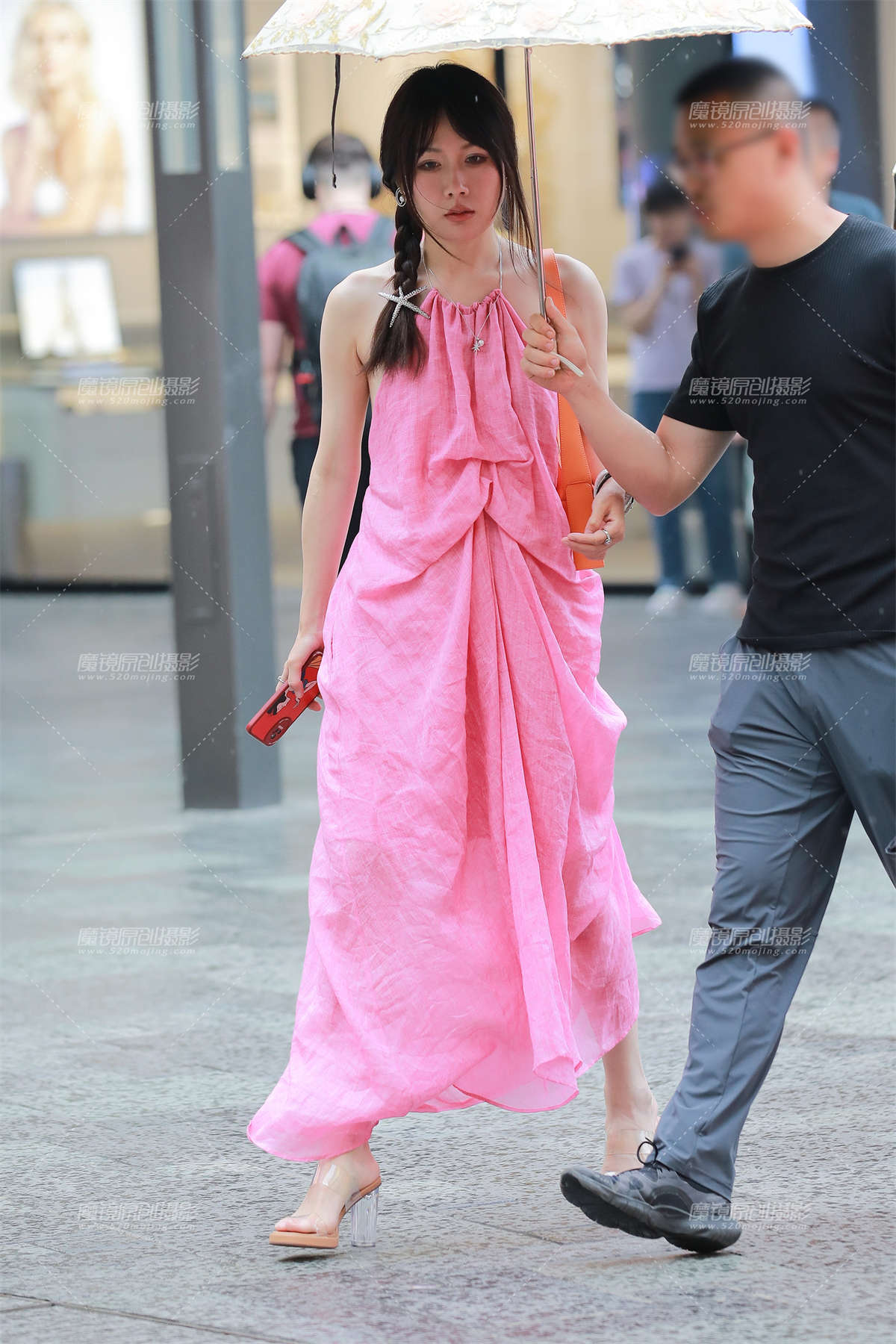 图片[2]-【玻璃街拍】粉裙辣妈-日更街拍