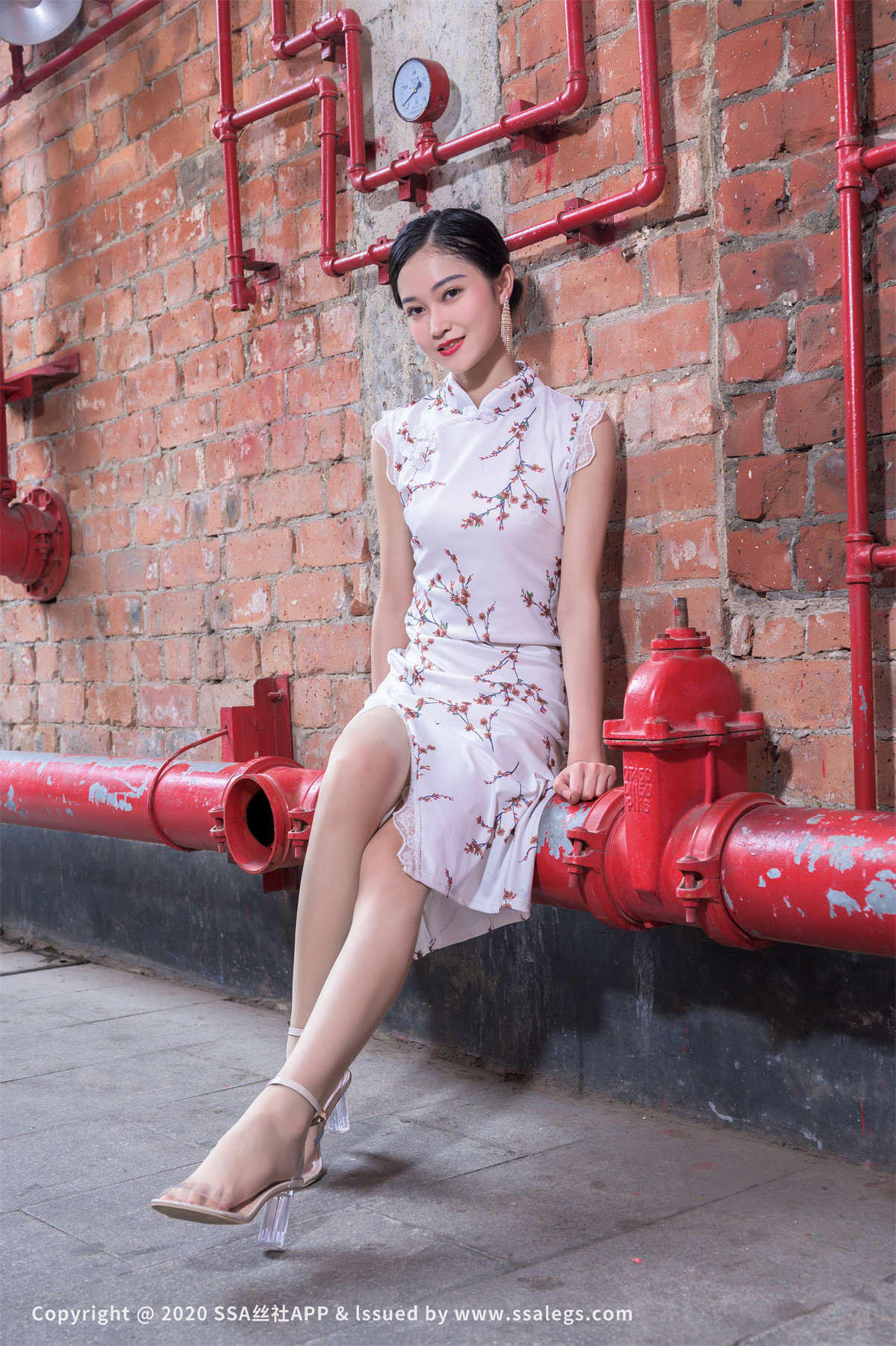 SSA丝社 NO.558 漫漫 肉丝袜户外展示（上）-日更街拍