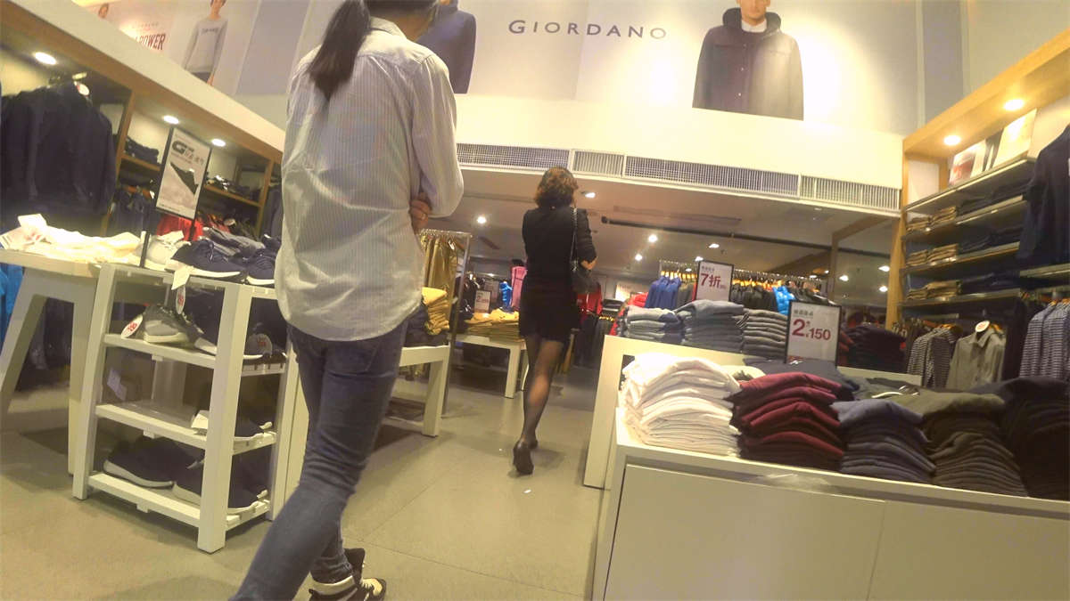 图片[2]-黑丝袜性感包臀裙气质少妇-日更街拍