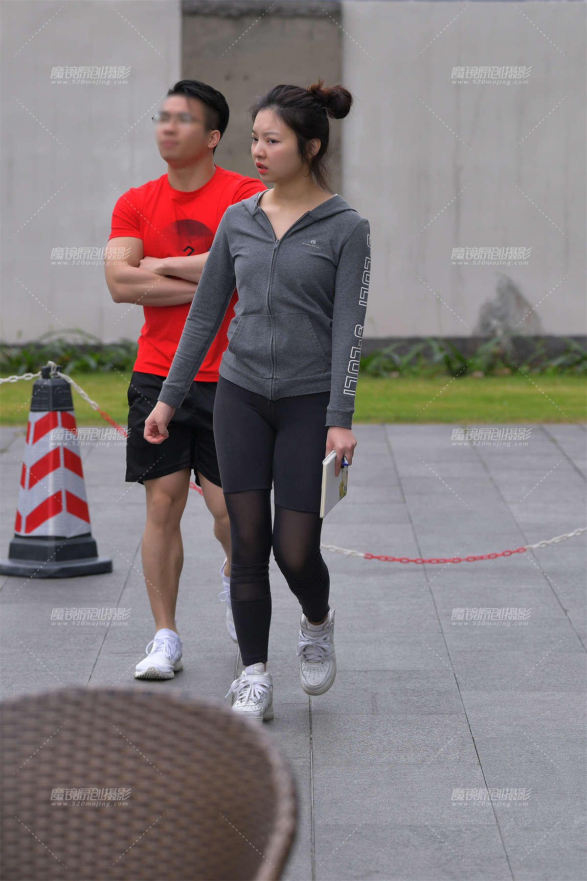 【视觉冲击赛贴】似有似无，黑色瑜伽裤美眉-日更街拍